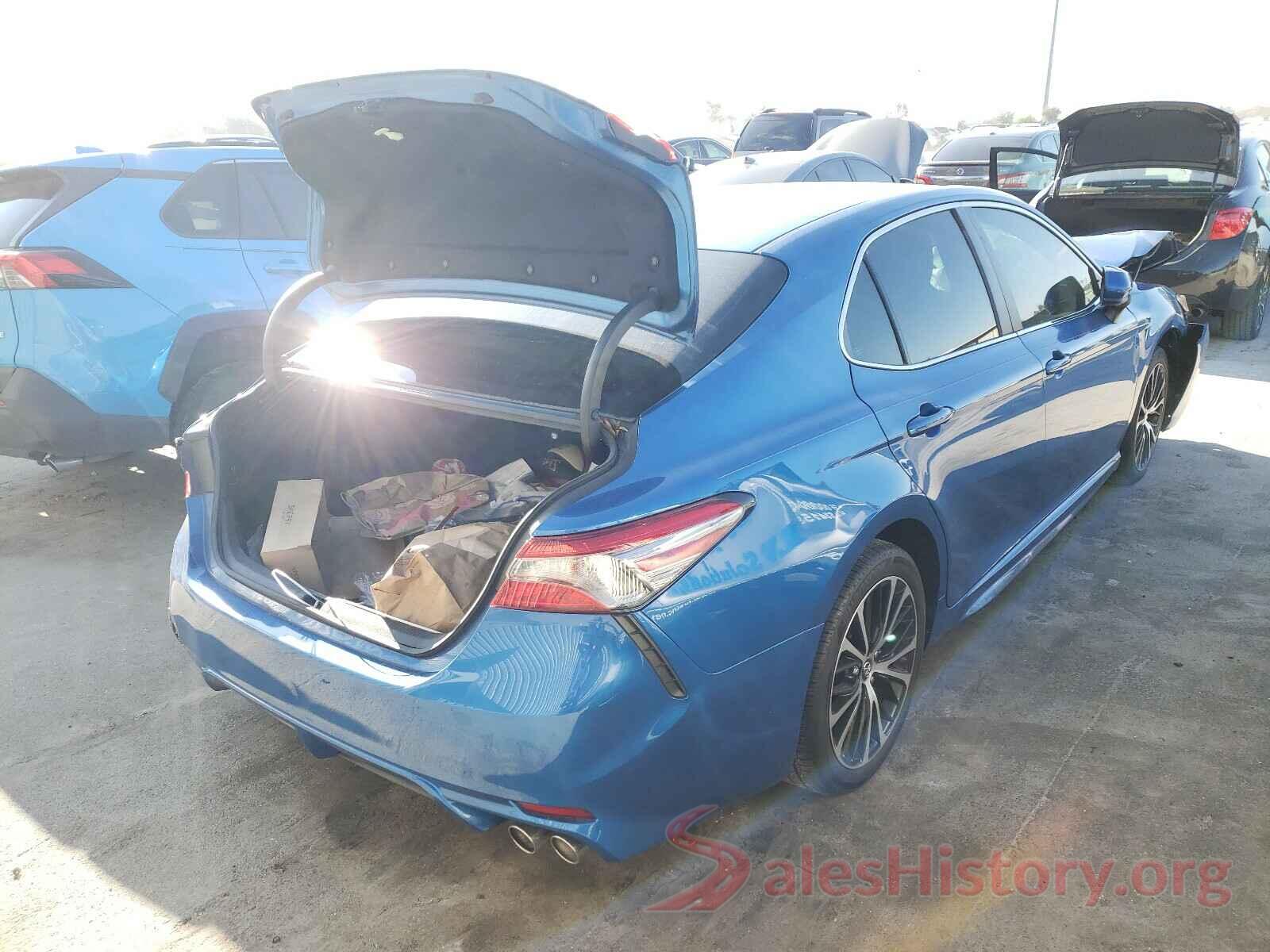 4T1B11HKXJU007965 2018 TOYOTA CAMRY