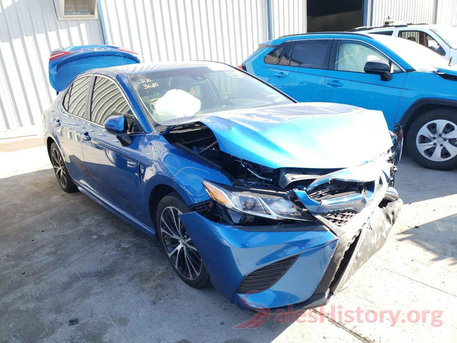 4T1B11HKXJU007965 2018 TOYOTA CAMRY