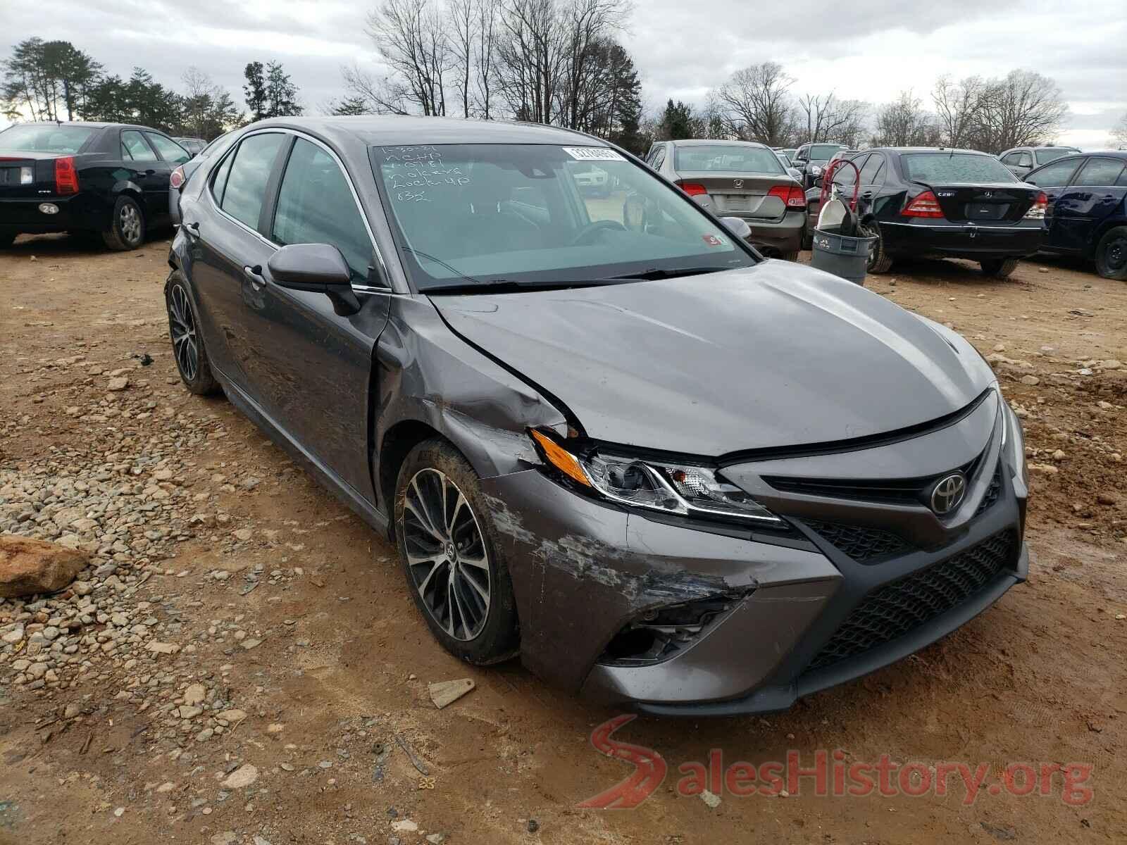 4T1B11HK0JU040781 2018 TOYOTA CAMRY