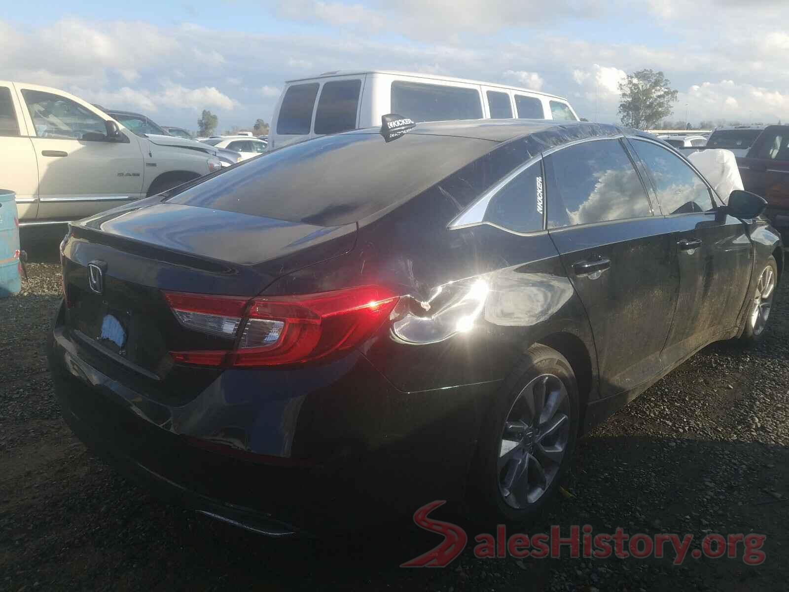 1HGCV1F11JA162513 2018 HONDA ACCORD