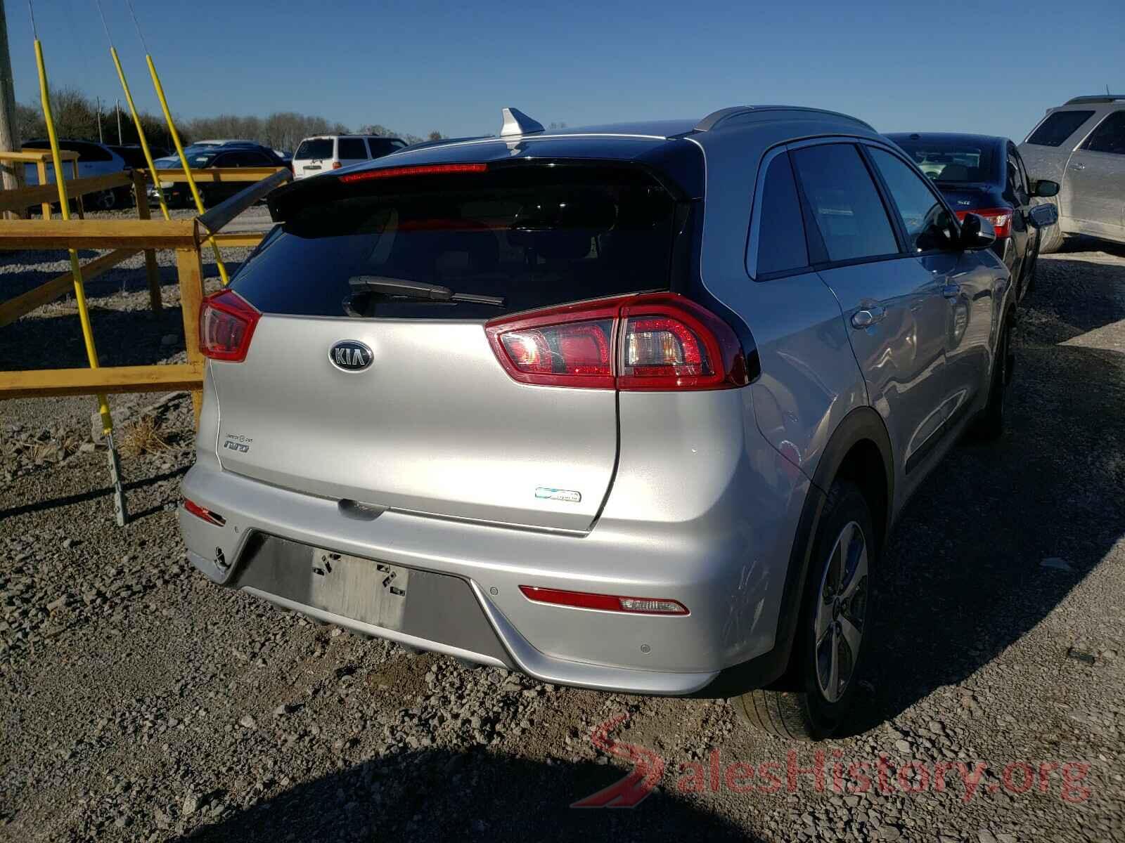 KNDCE3LC7K5235586 2019 KIA NIRO