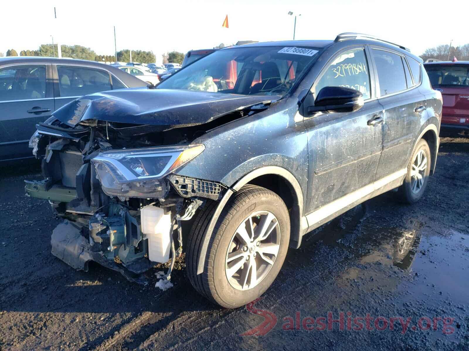 JTMRFREV0HJ125519 2017 TOYOTA RAV4