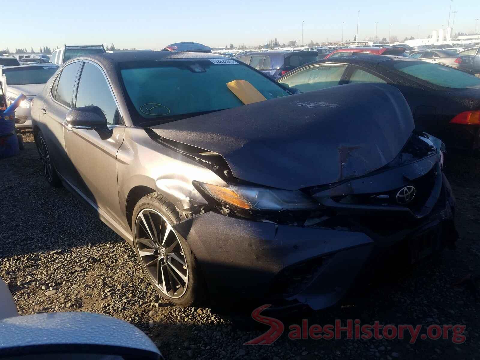 4T1B61HK2JU008481 2018 TOYOTA CAMRY