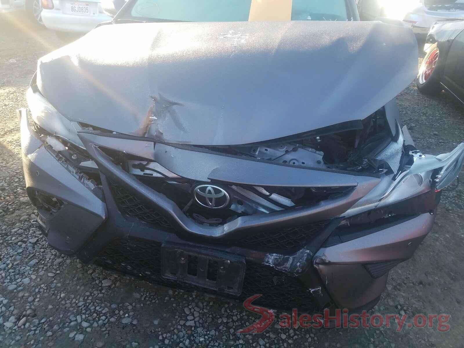 4T1B61HK2JU008481 2018 TOYOTA CAMRY