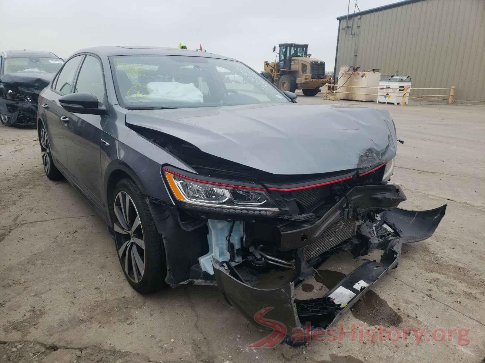 1VWJM7A30JC037041 2018 VOLKSWAGEN PASSAT