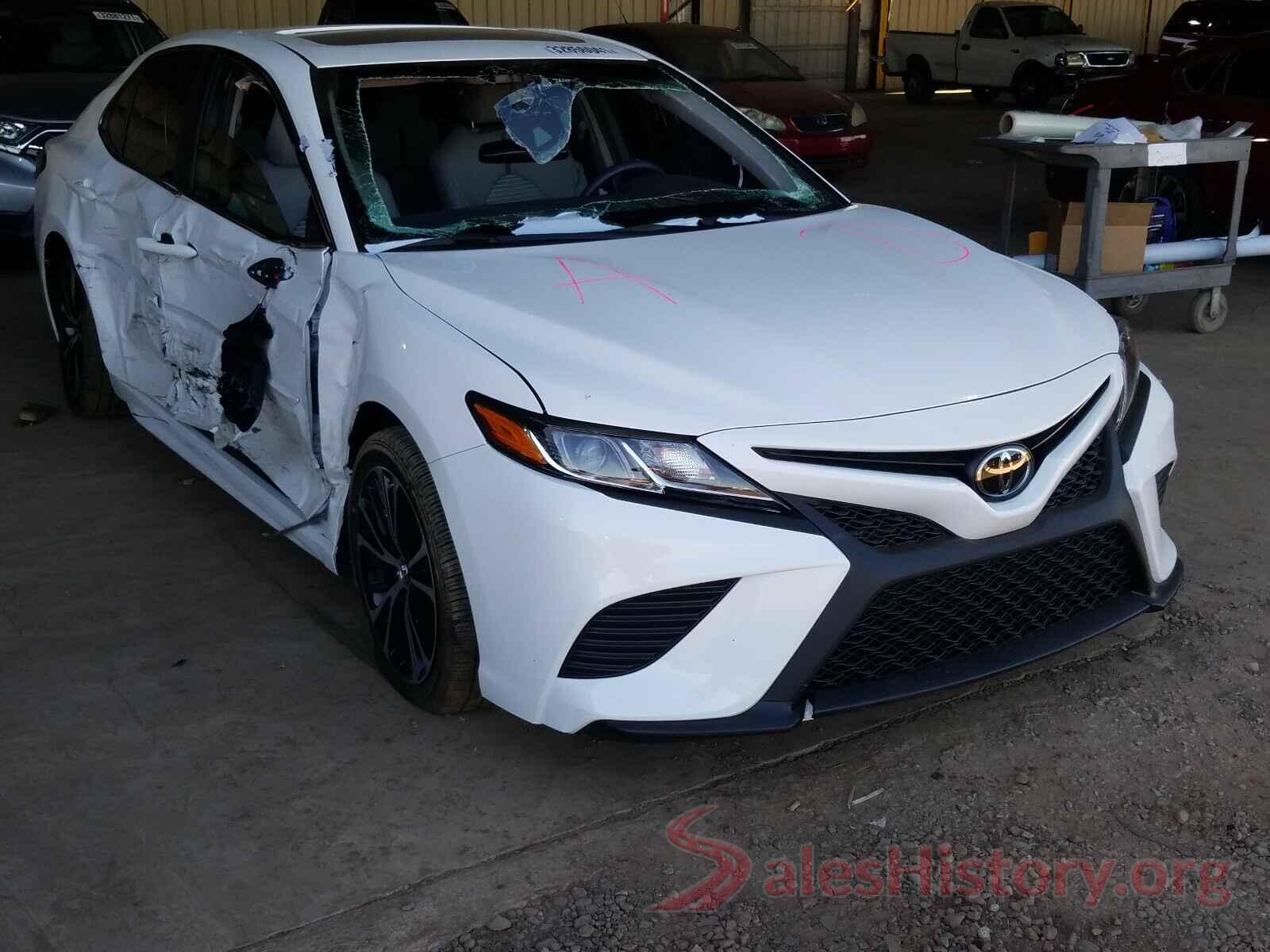 4T1B11HK4JU674353 2018 TOYOTA CAMRY