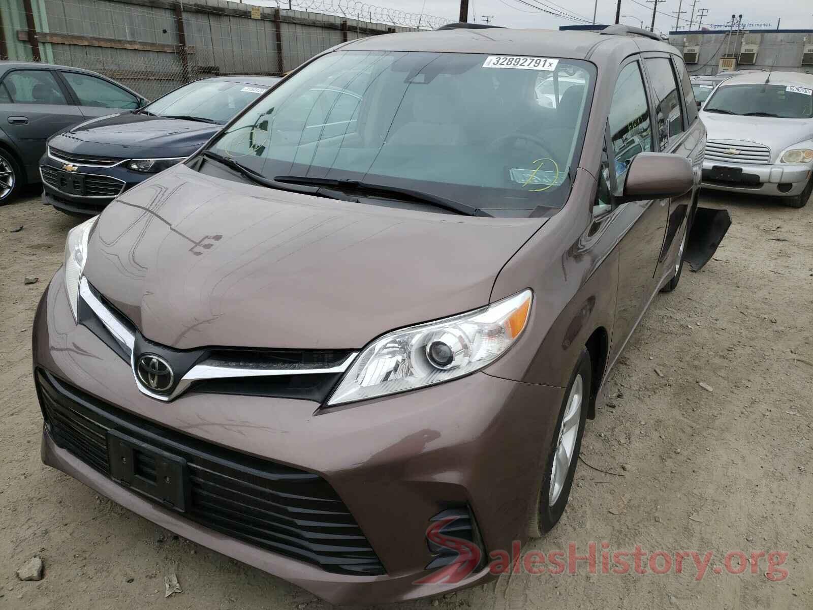 5TDKZ3DC7JS907749 2018 TOYOTA SIENNA