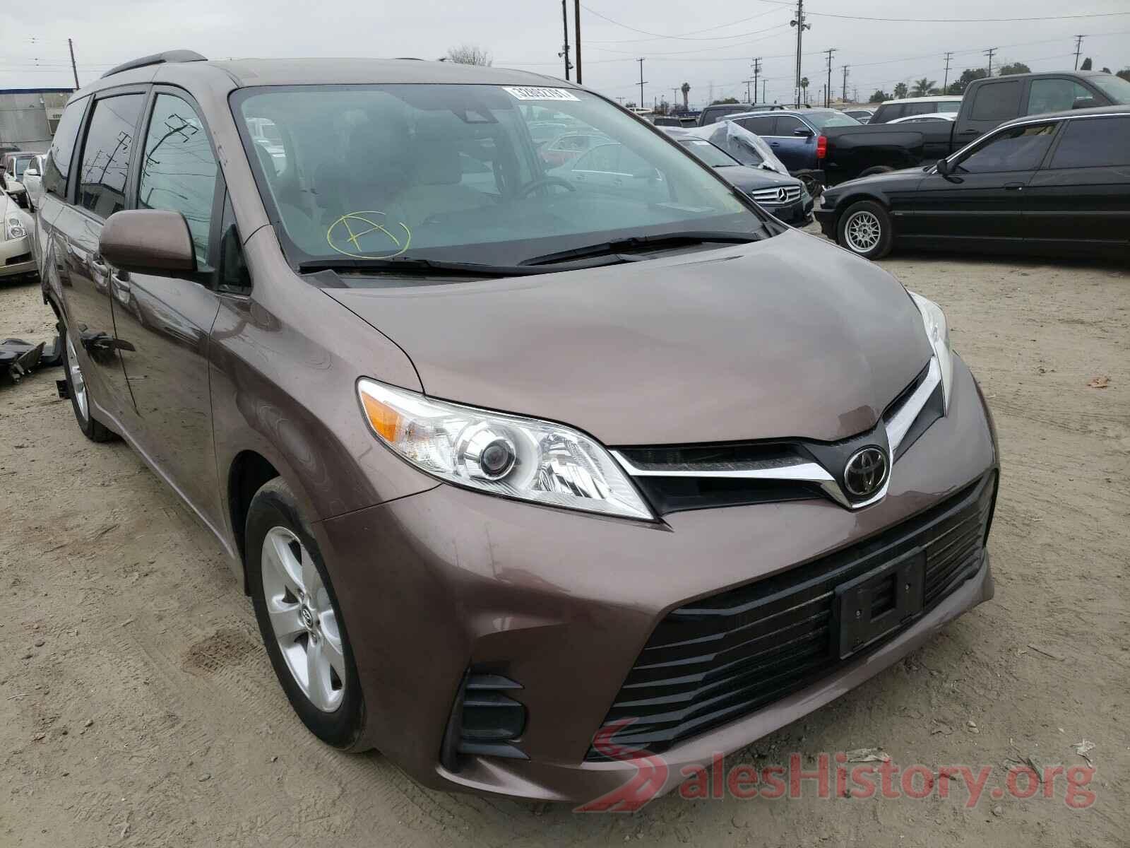 5TDKZ3DC7JS907749 2018 TOYOTA SIENNA