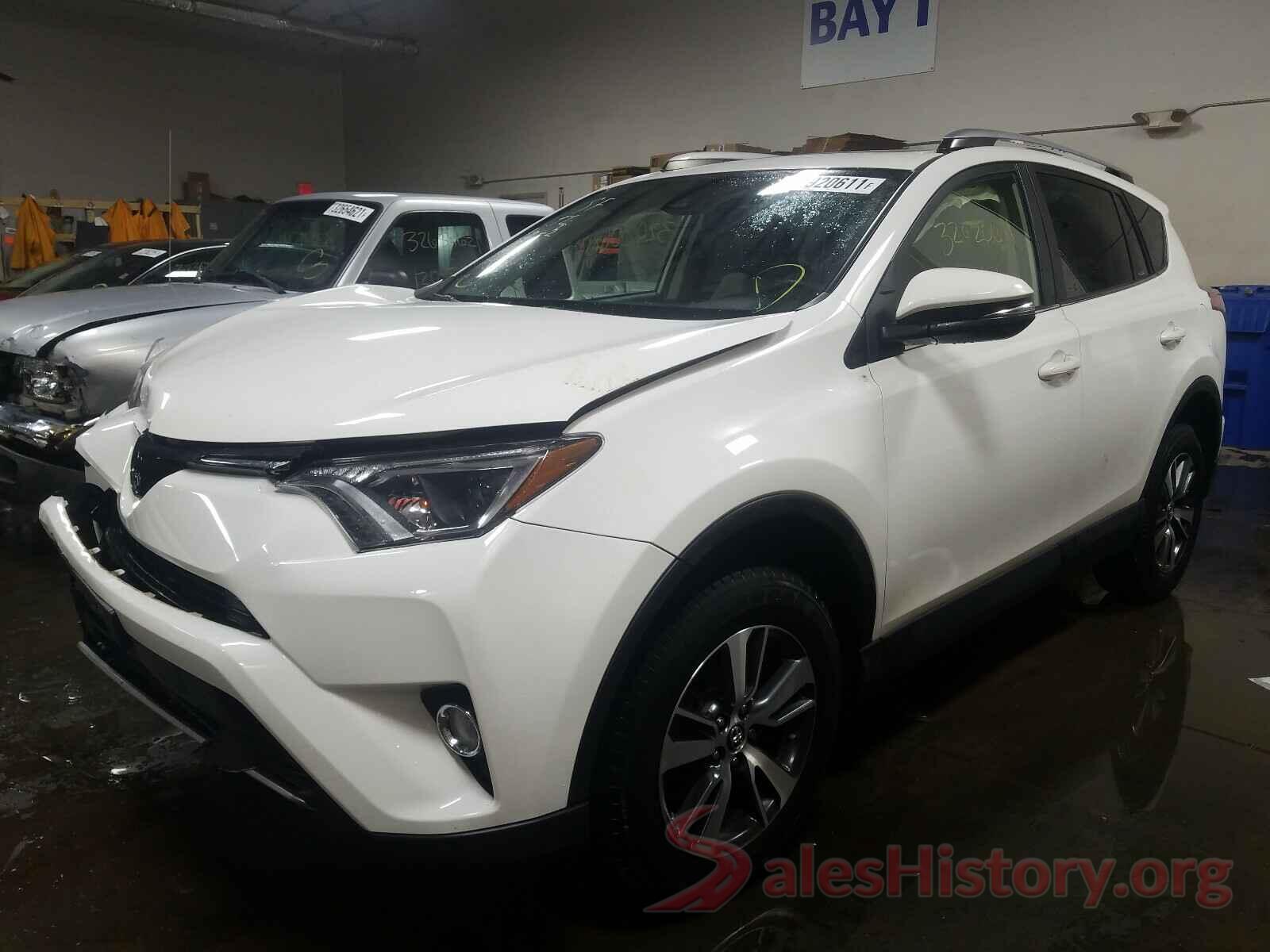 JTMRFREVXHJ125835 2017 TOYOTA RAV4