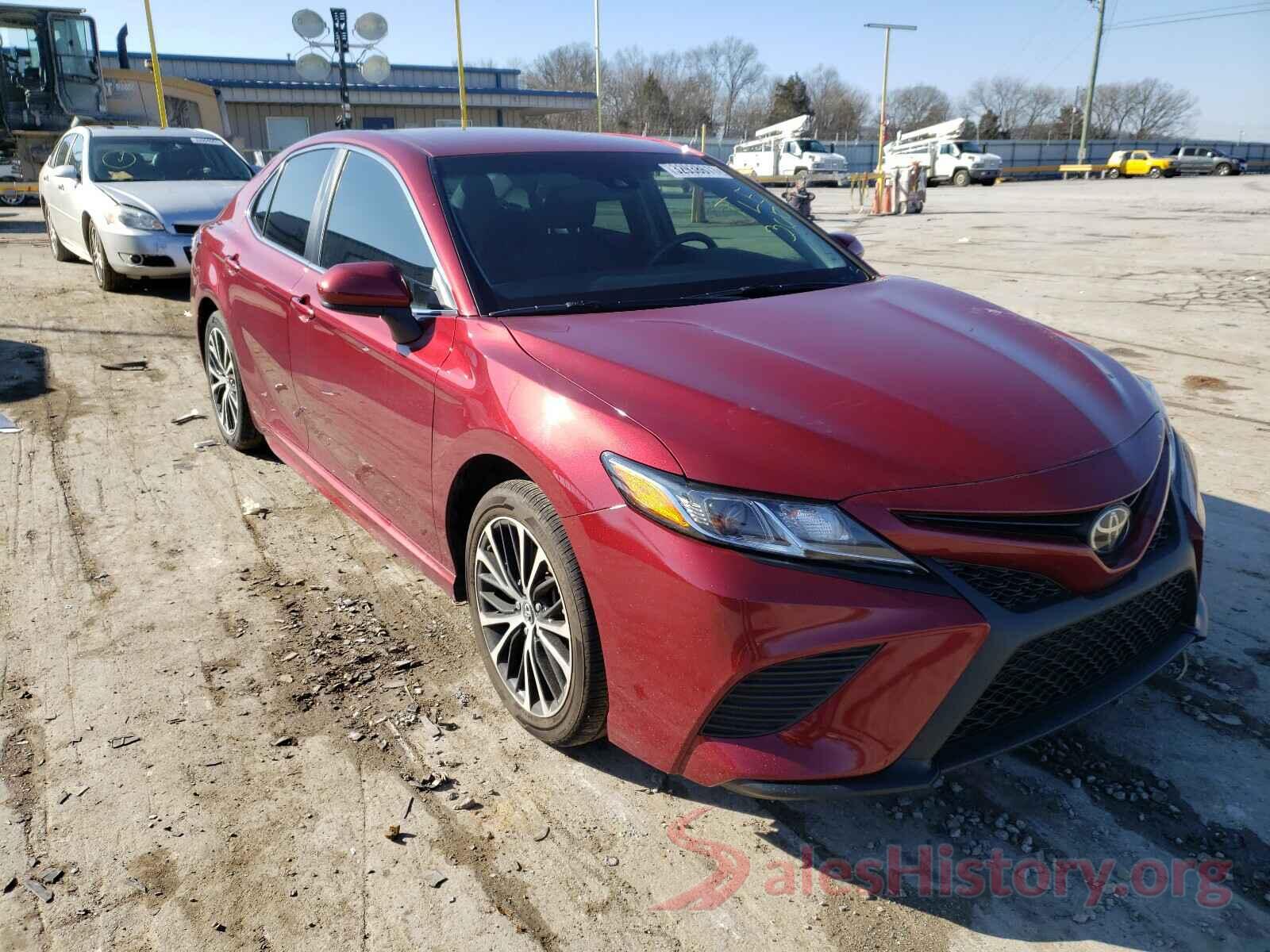 4T1B11HK4JU601757 2018 TOYOTA CAMRY