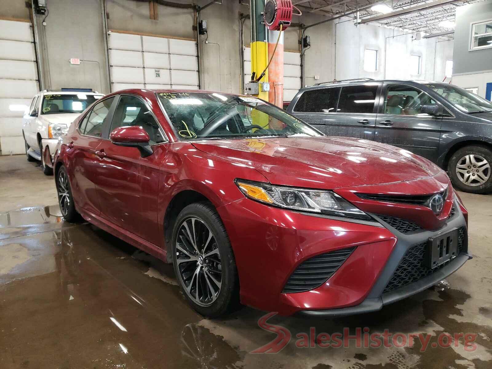 4T1B11HKXJU531195 2018 TOYOTA CAMRY