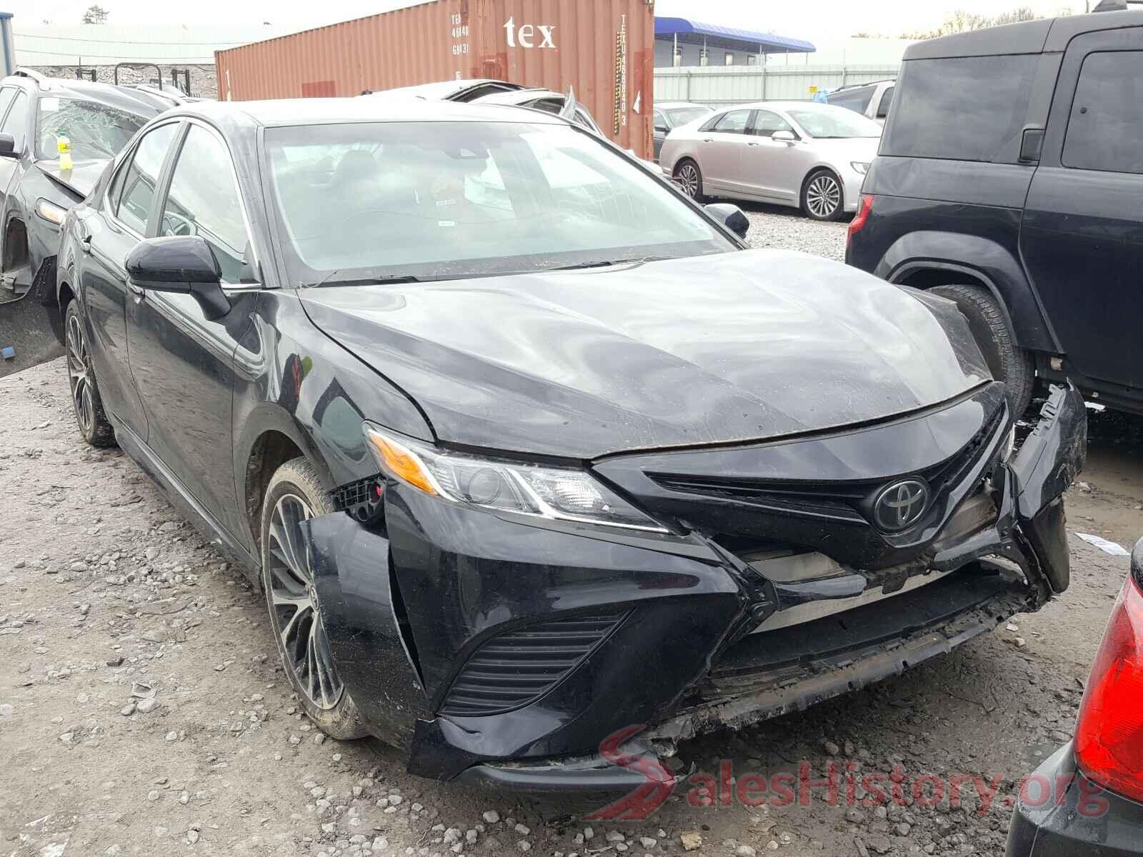 4T1B11HK6JU136074 2018 TOYOTA CAMRY