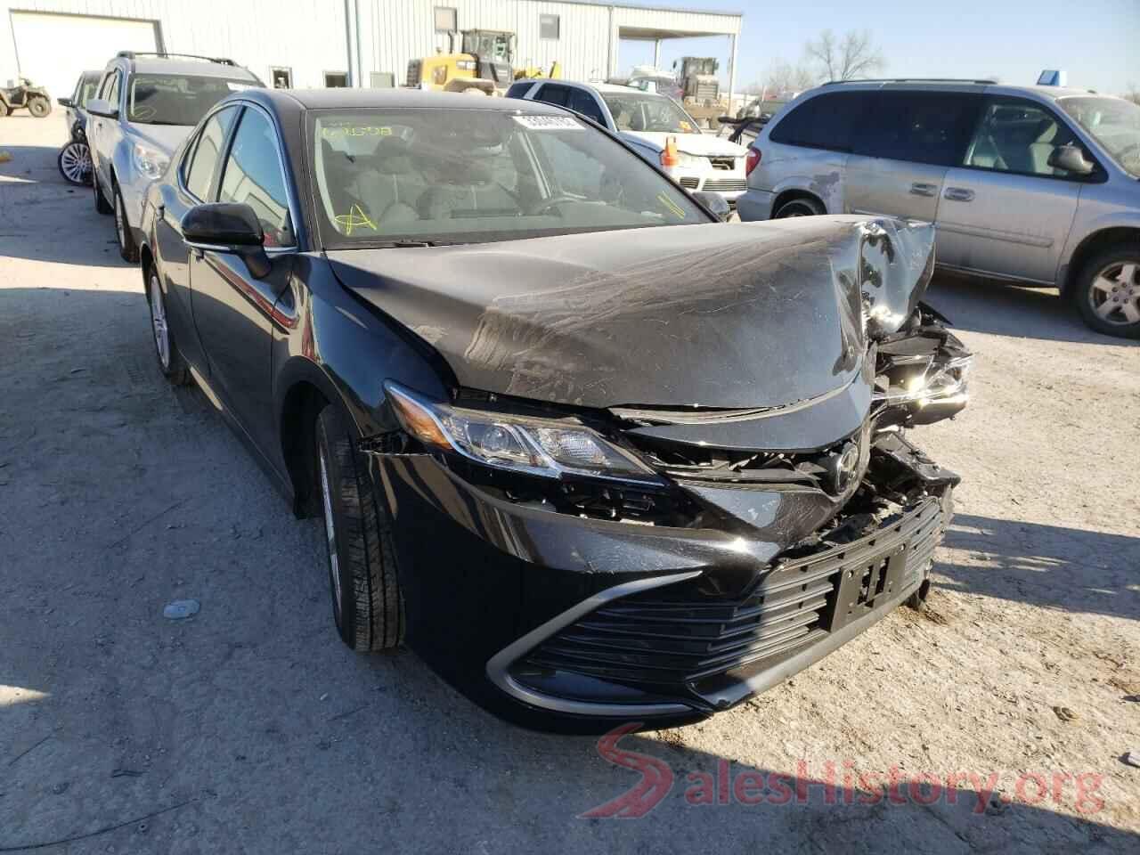 4T1R11AK9NU620318 2022 TOYOTA CAMRY