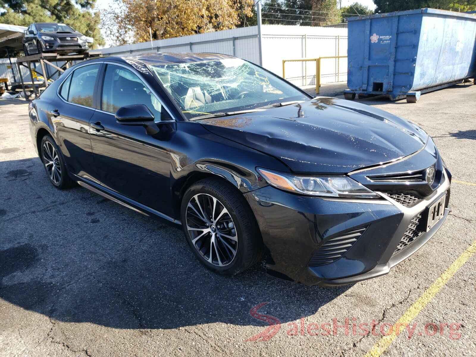 4T1B11HK2JU664677 2018 TOYOTA CAMRY