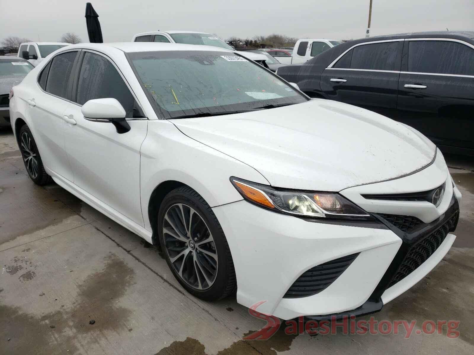 4T1B11HK1JU031443 2018 TOYOTA CAMRY