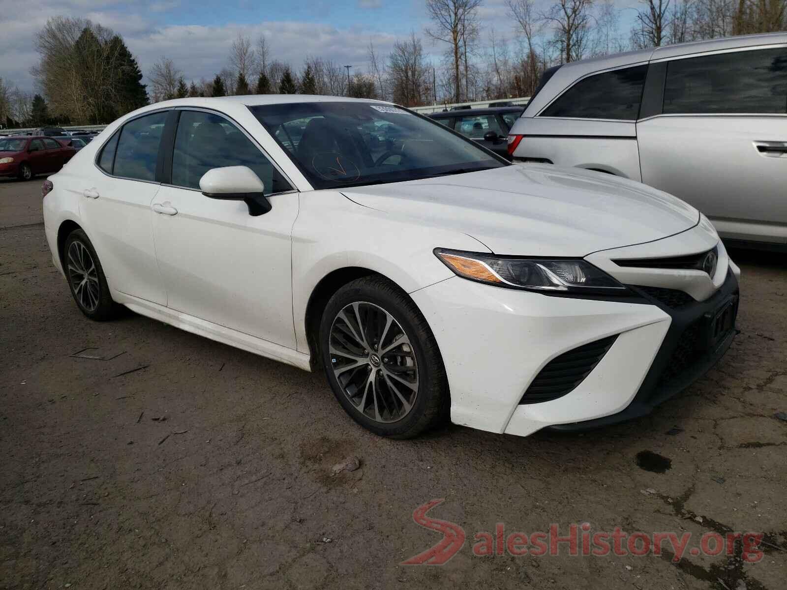 4T1B11HK5JU587884 2018 TOYOTA CAMRY