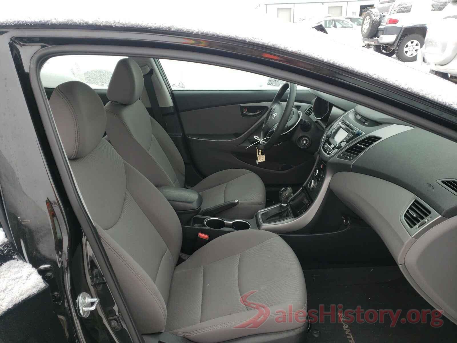 5NPDH4AE8GH713608 2016 HYUNDAI ELANTRA