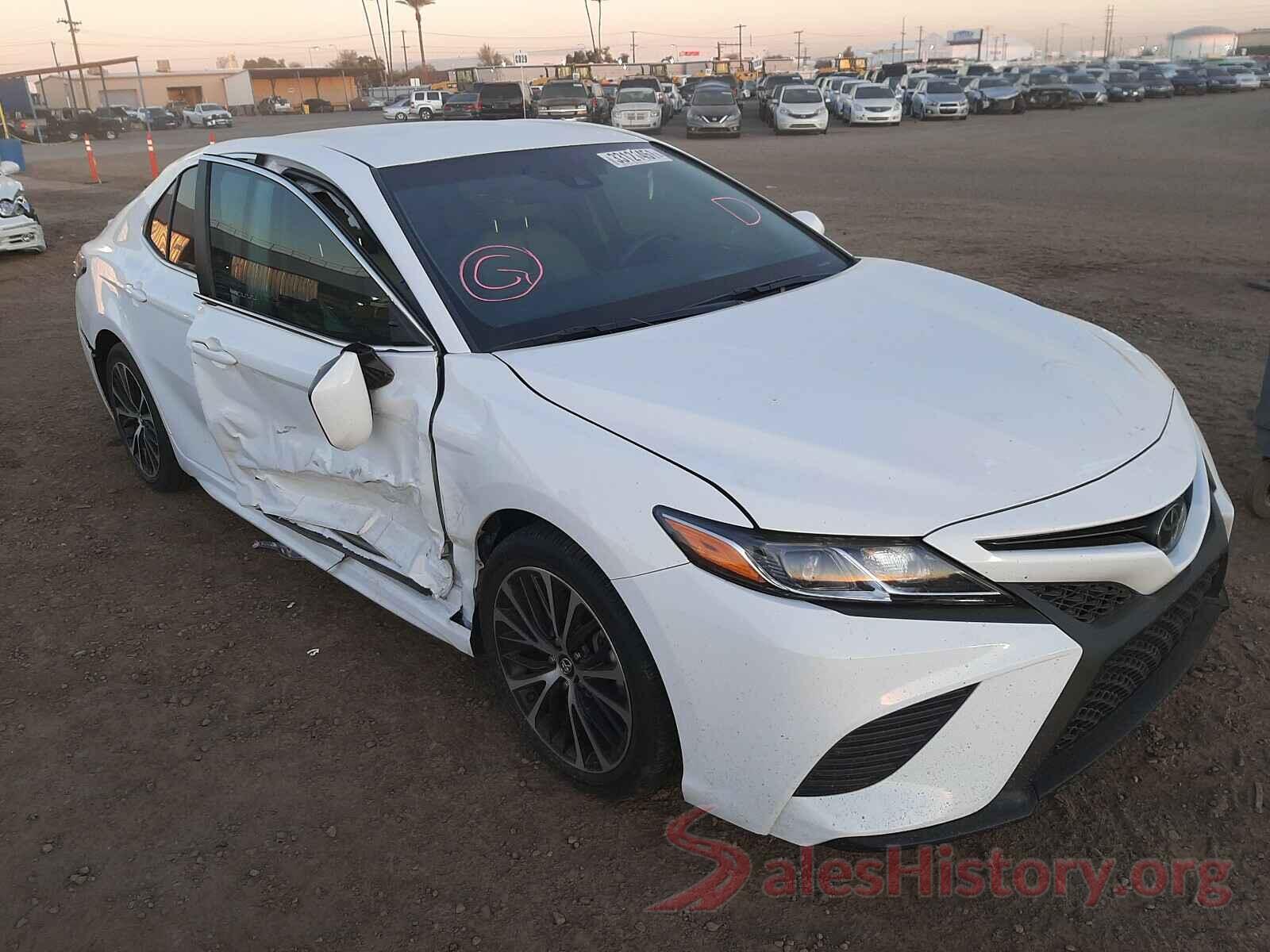 4T1B11HK2JU585817 2018 TOYOTA CAMRY