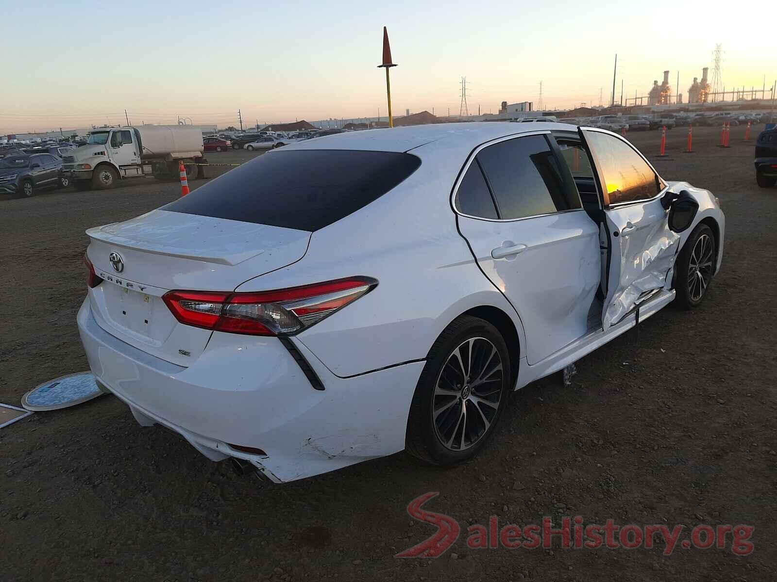 4T1B11HK2JU585817 2018 TOYOTA CAMRY