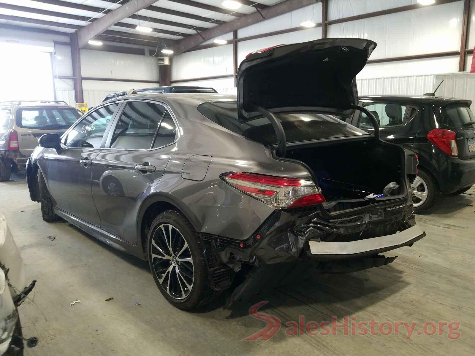 4T1B11HK4JU650747 2018 TOYOTA CAMRY