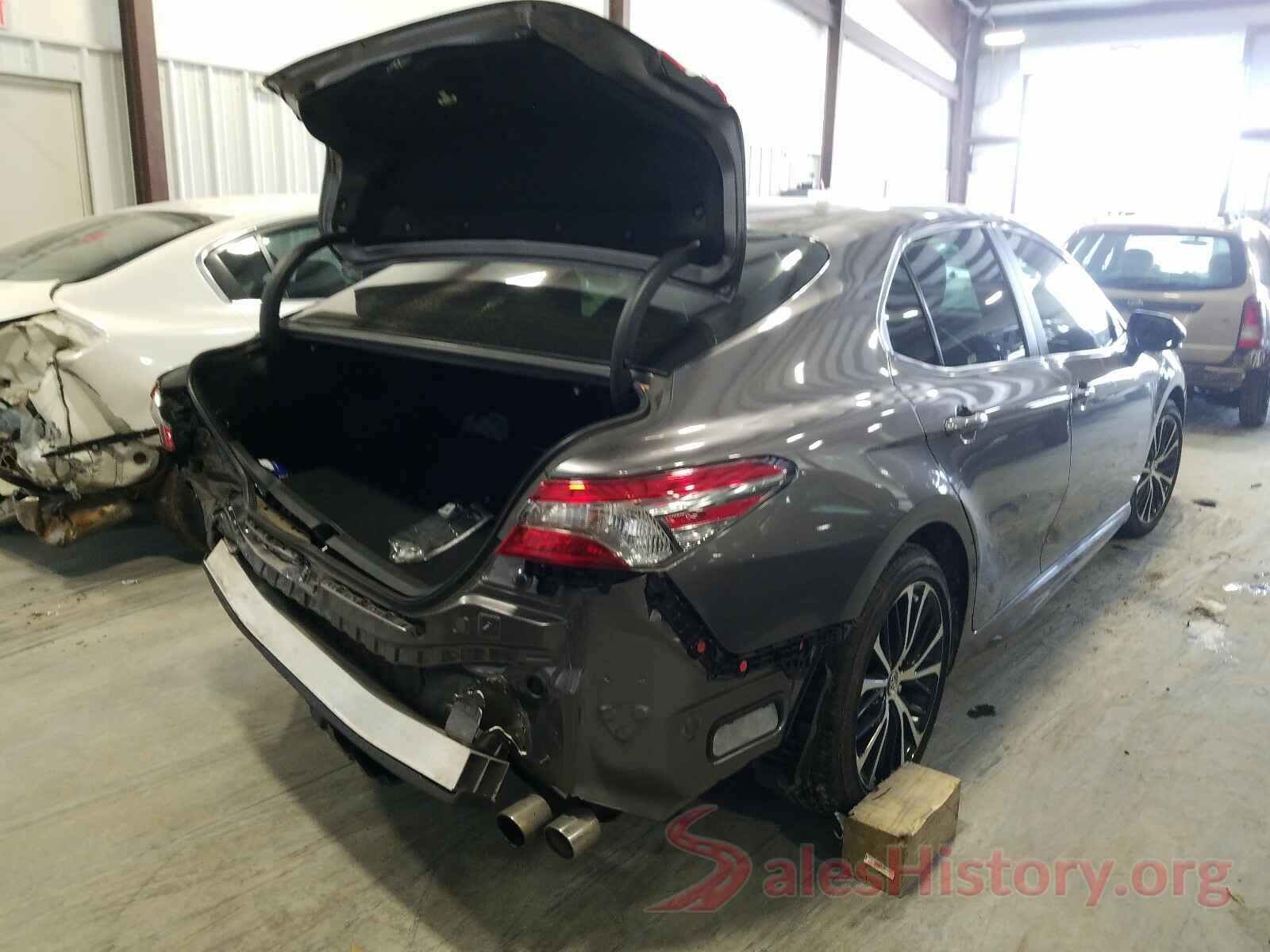 4T1B11HK4JU650747 2018 TOYOTA CAMRY