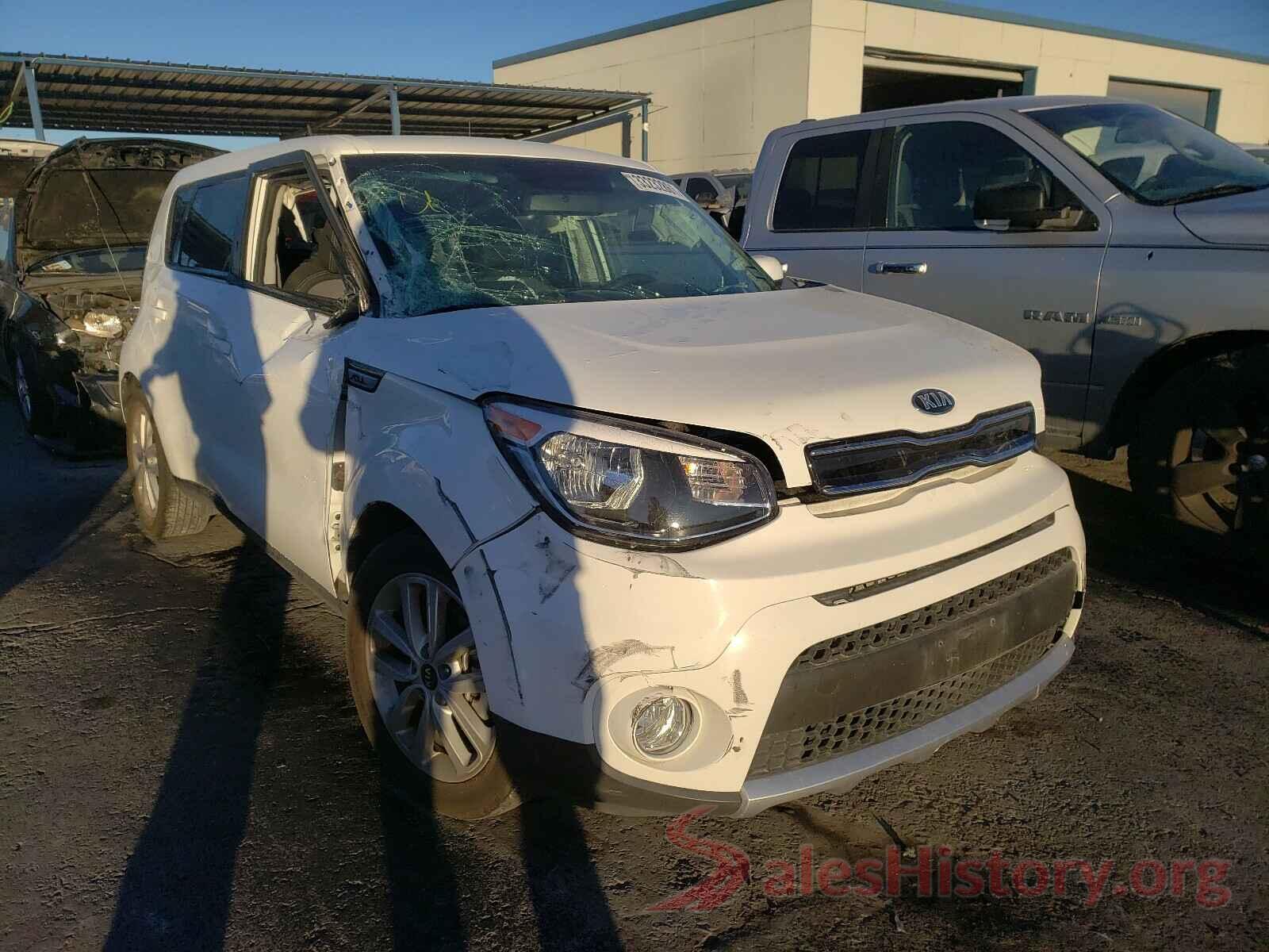 KNDJP3A51J7598555 2018 KIA SOUL