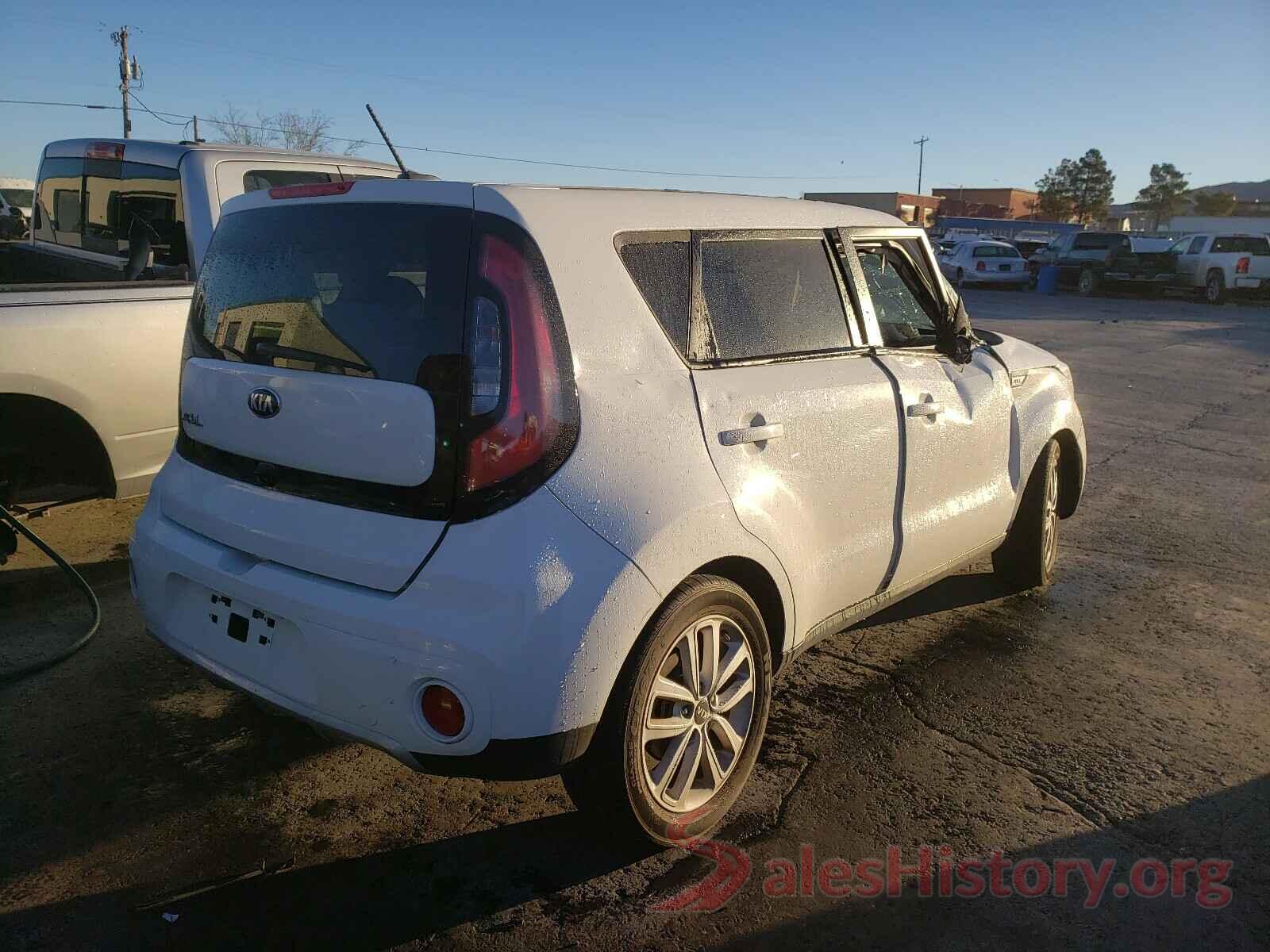 KNDJP3A51J7598555 2018 KIA SOUL