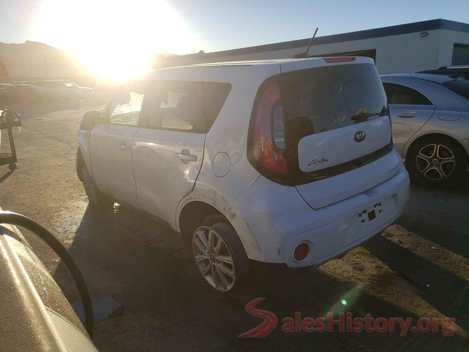 KNDJP3A51J7598555 2018 KIA SOUL