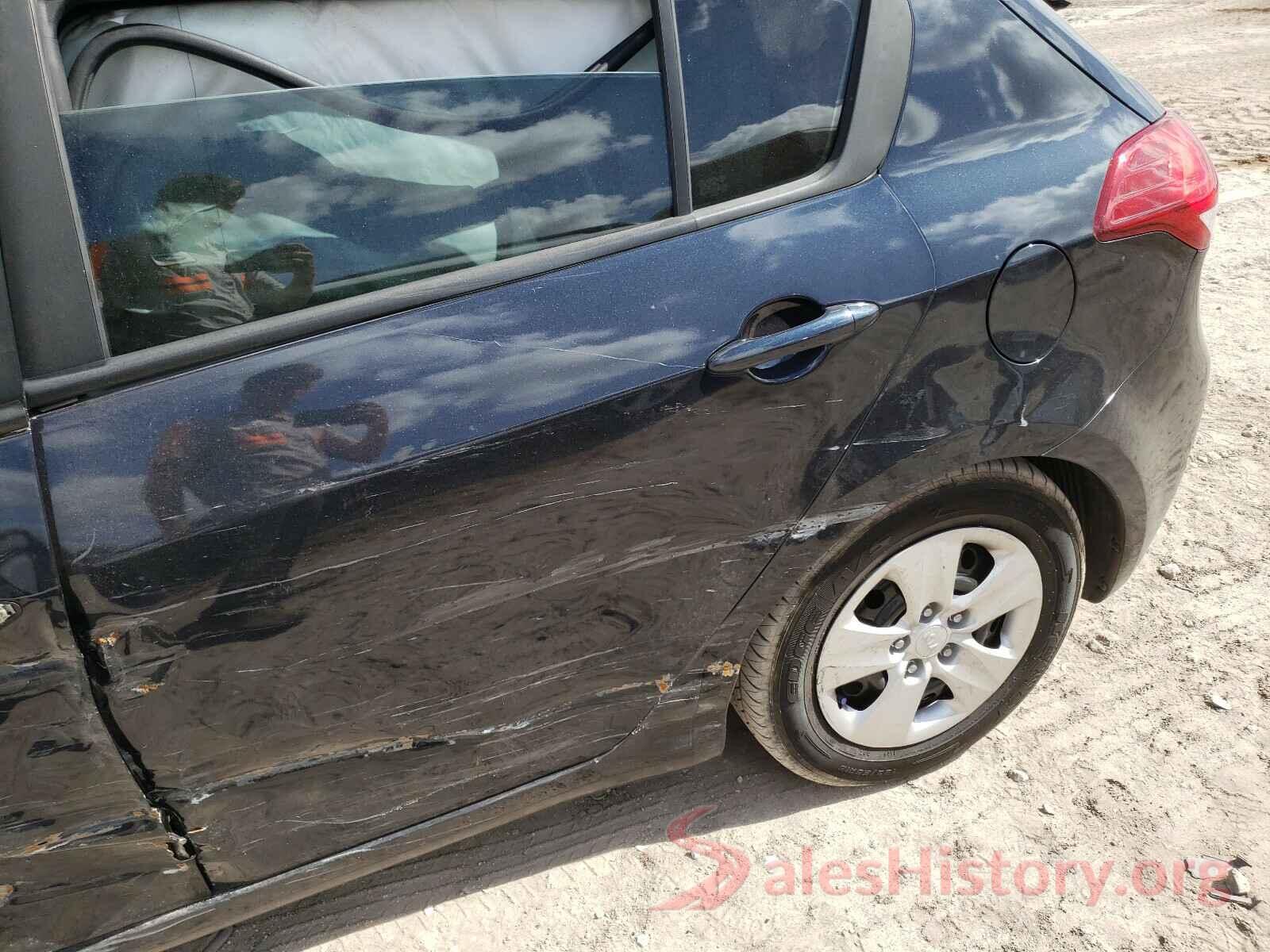 KNAFK5A87H5713690 2017 KIA FORTE