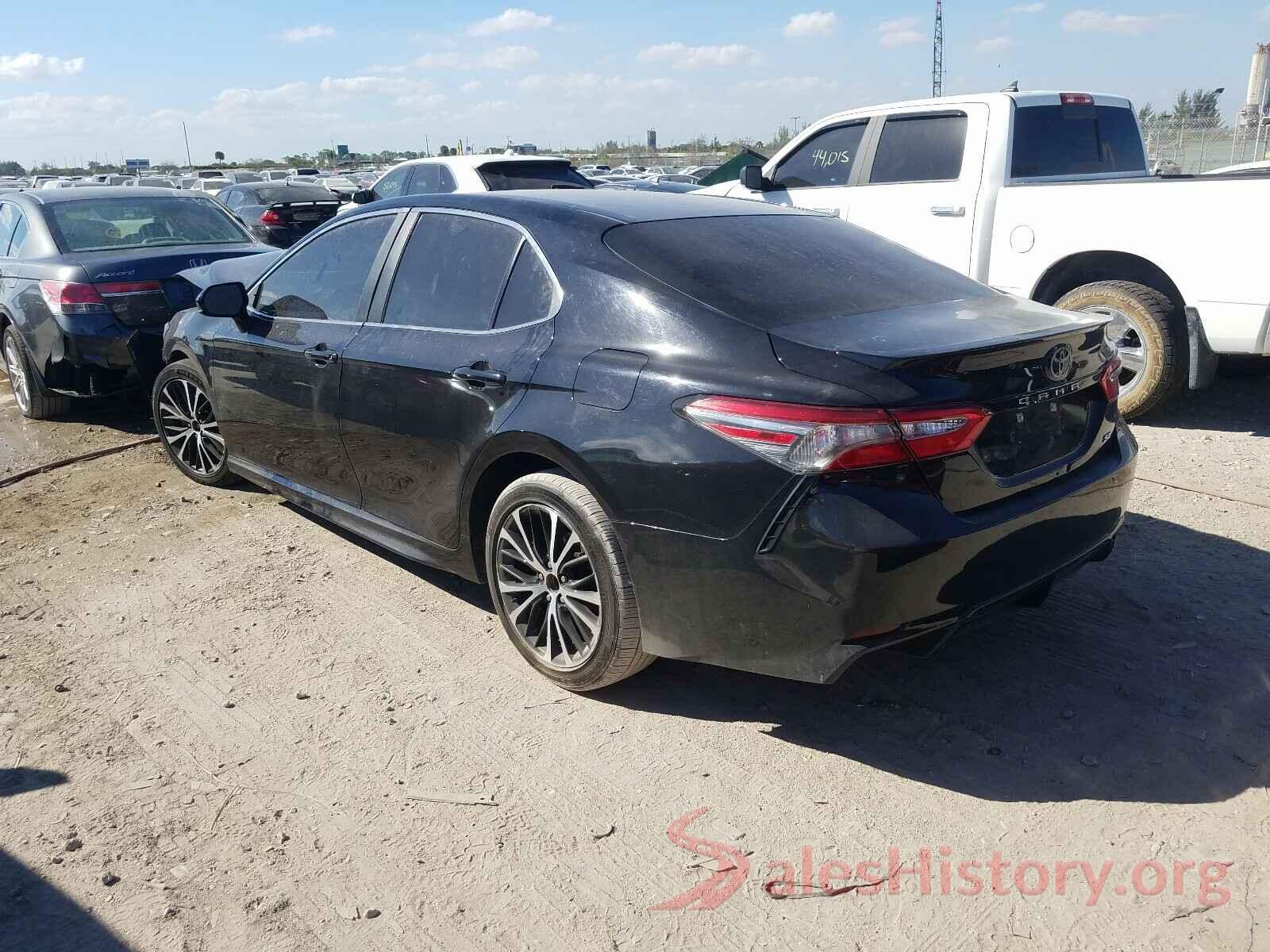 4T1B11HK4JU092897 2018 TOYOTA CAMRY