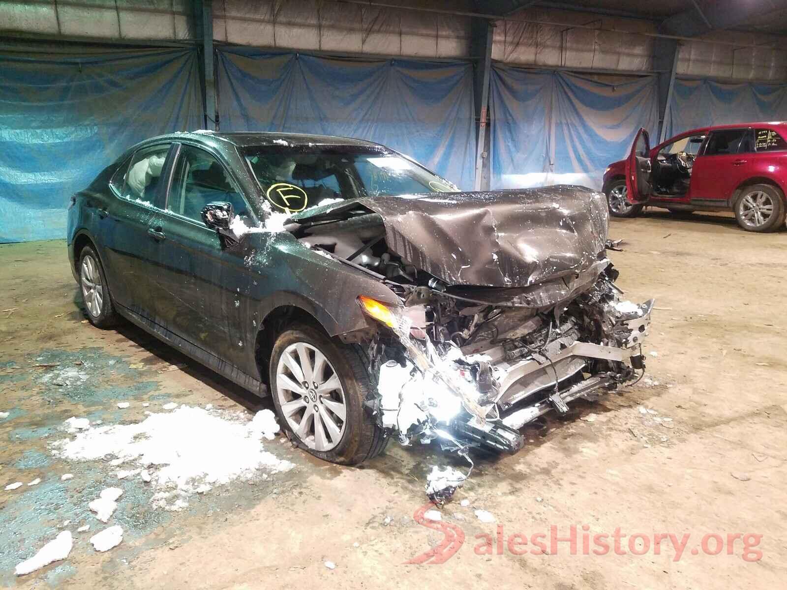 4T1B11HK8JU106817 2018 TOYOTA CAMRY