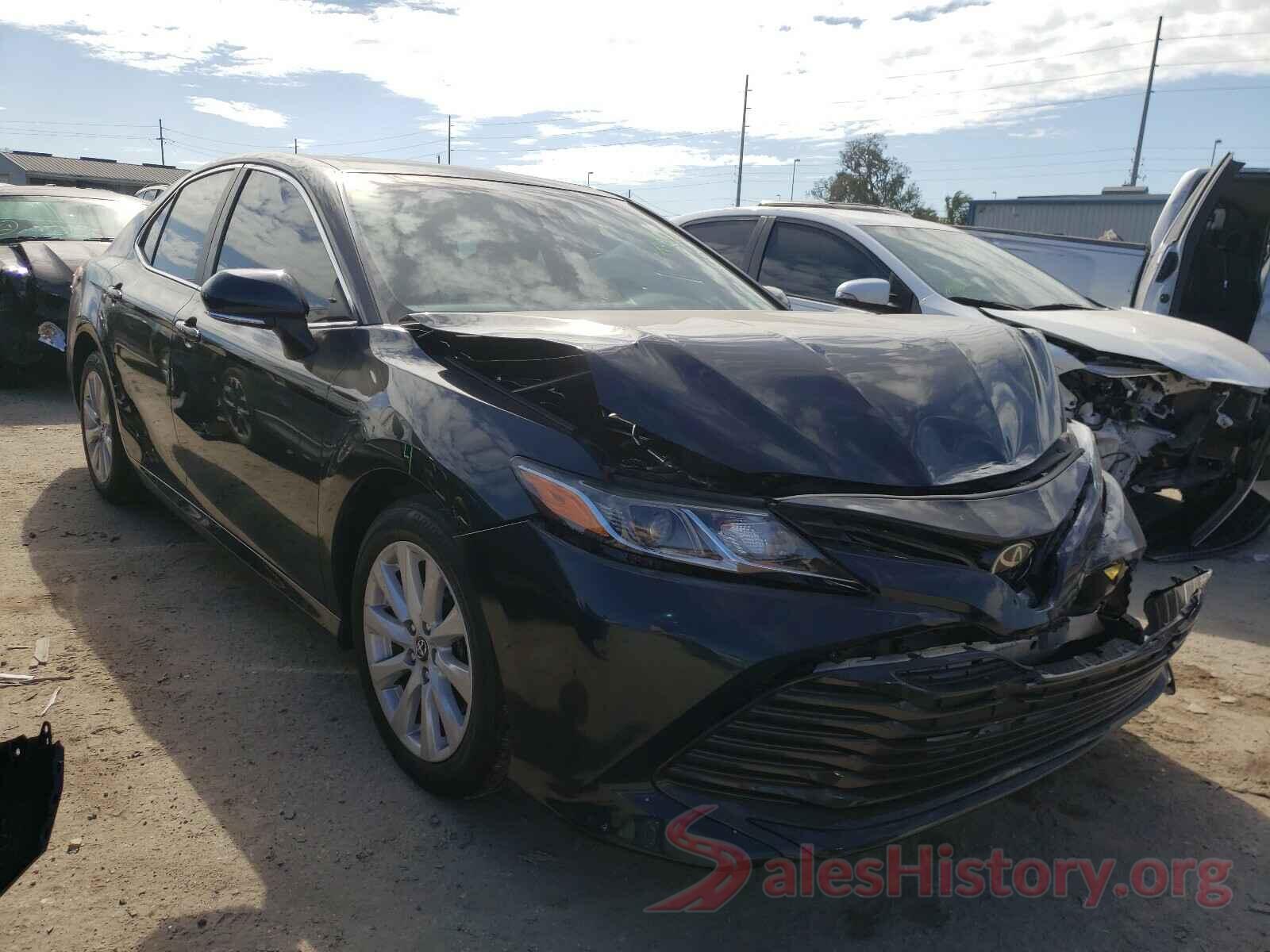 4T1B11HK7JU569810 2018 TOYOTA CAMRY