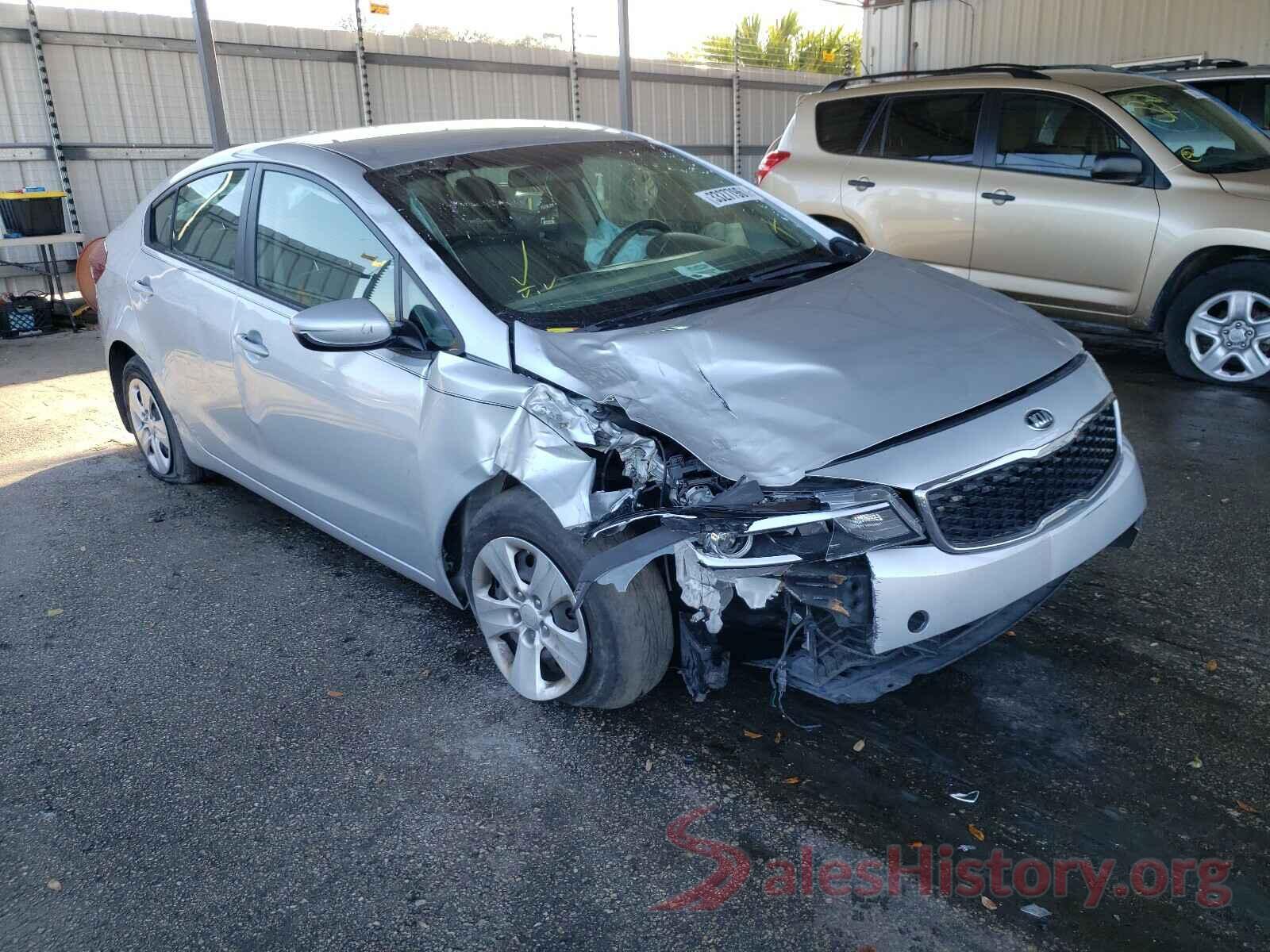 3KPFK4A76JE205922 2018 KIA FORTE