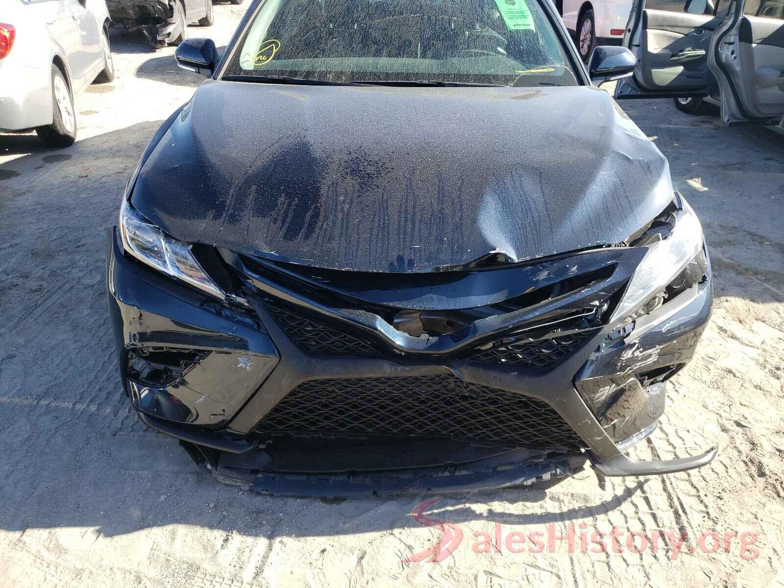 4T1B21HKXJU509713 2018 TOYOTA CAMRY