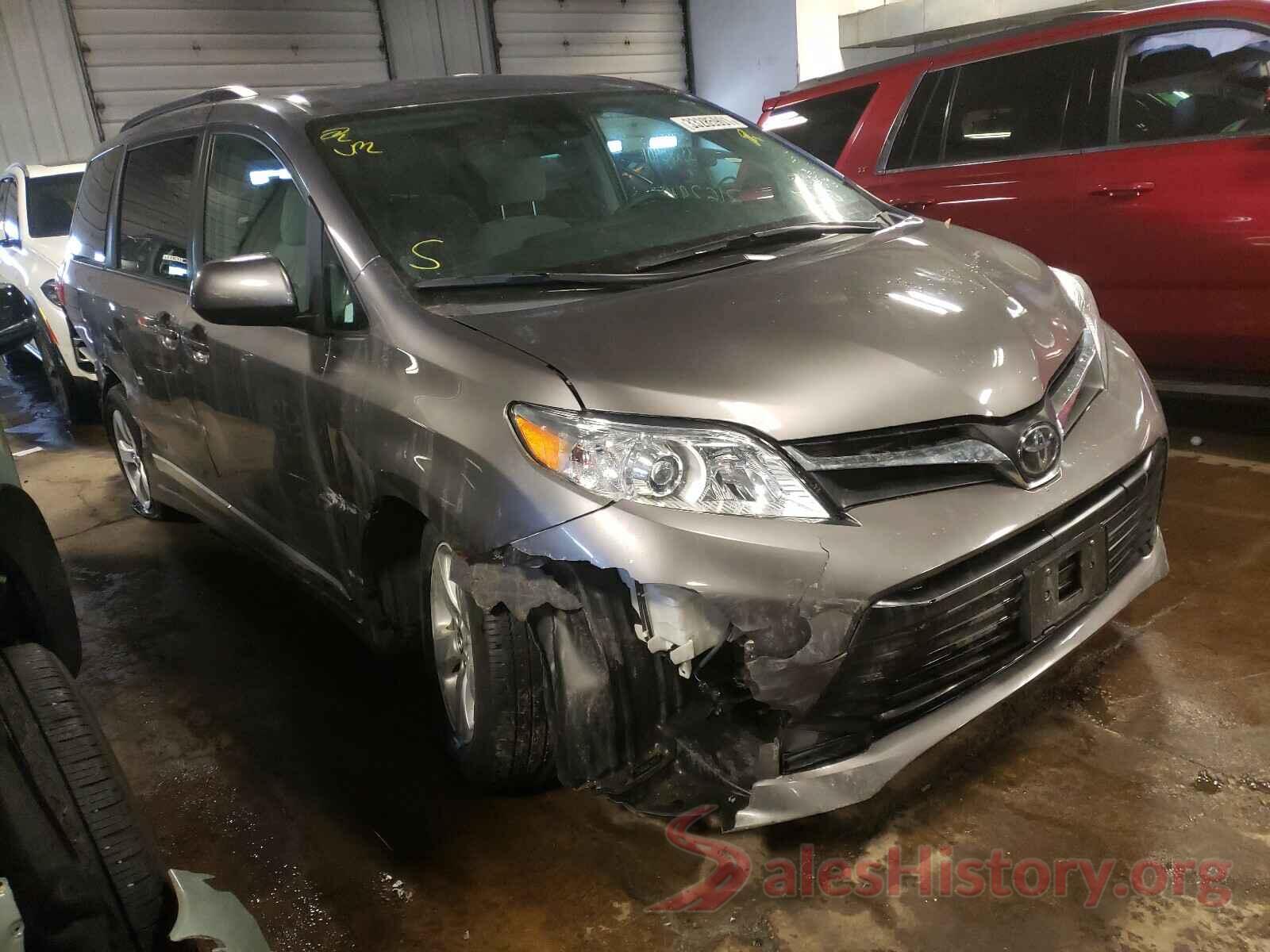 5TDKZ3DC6JS946655 2018 TOYOTA SIENNA