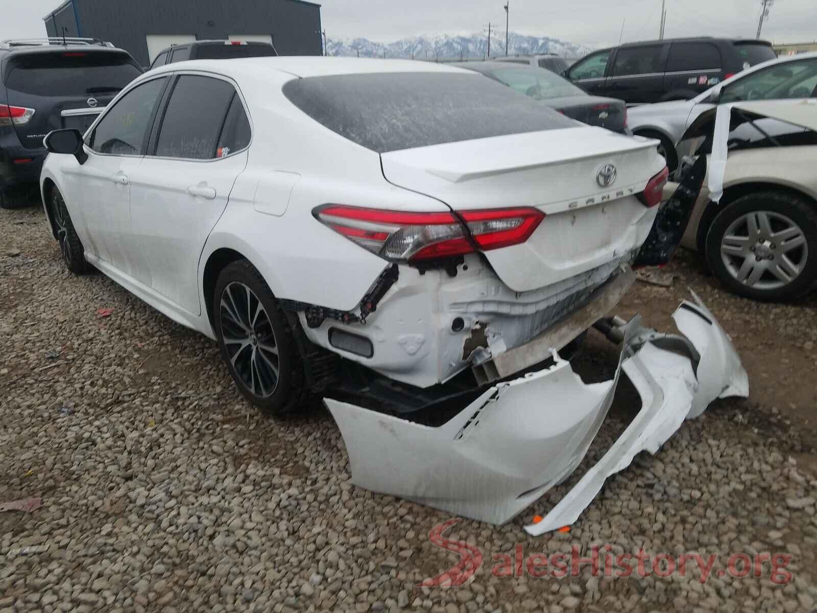 4T1B11HK1JU090685 2018 TOYOTA CAMRY