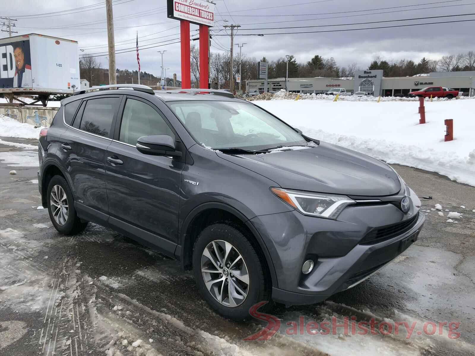 JTMRJREV1HD093192 2017 TOYOTA RAV4