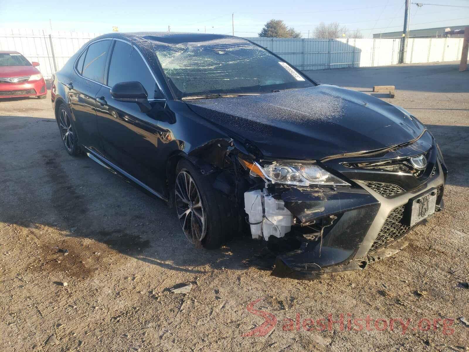 4T1B11HK7JU090058 2018 TOYOTA CAMRY