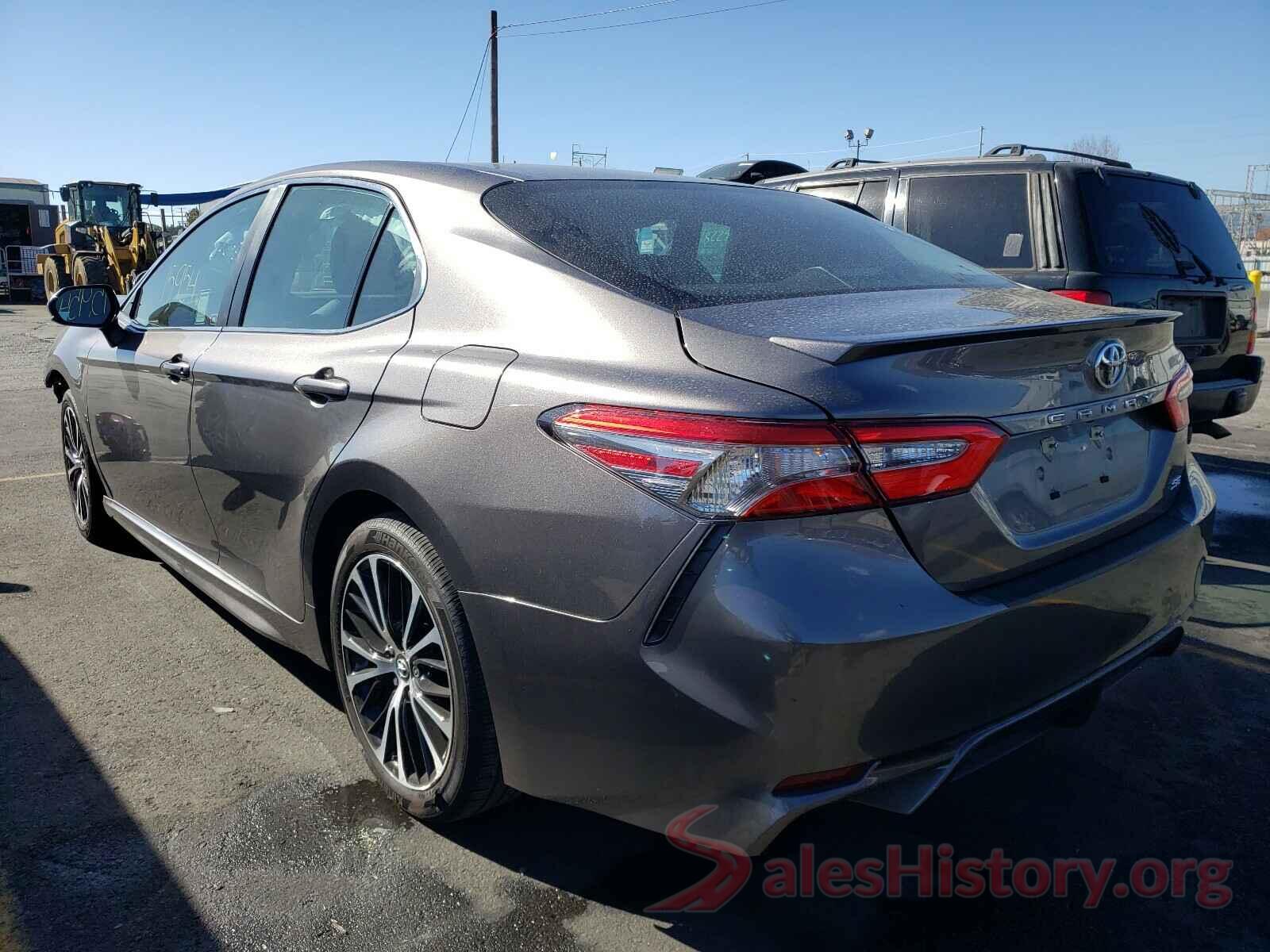 4T1B11HKXJU581420 2018 TOYOTA CAMRY