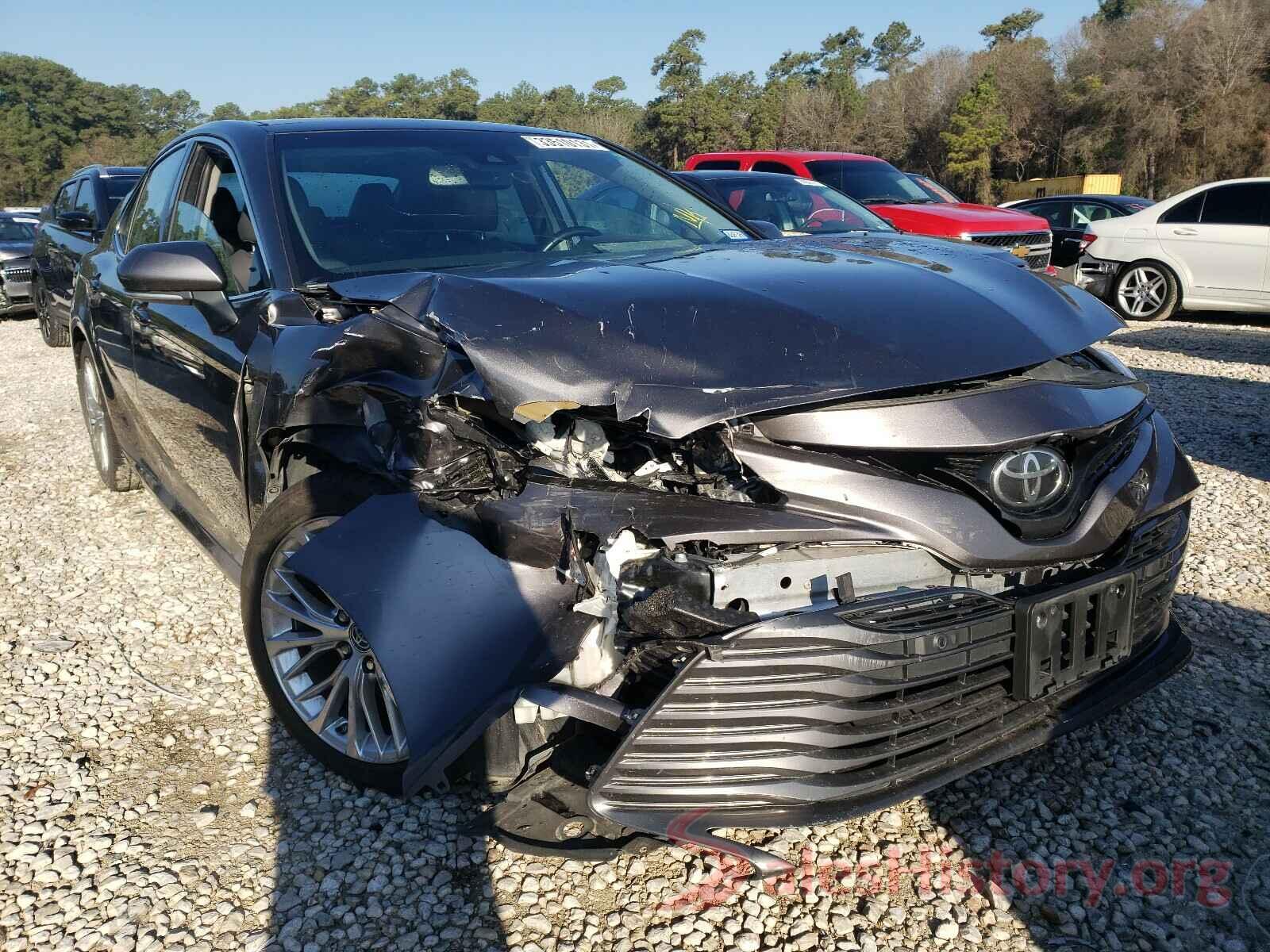 4T1B11HK8JU019239 2018 TOYOTA CAMRY