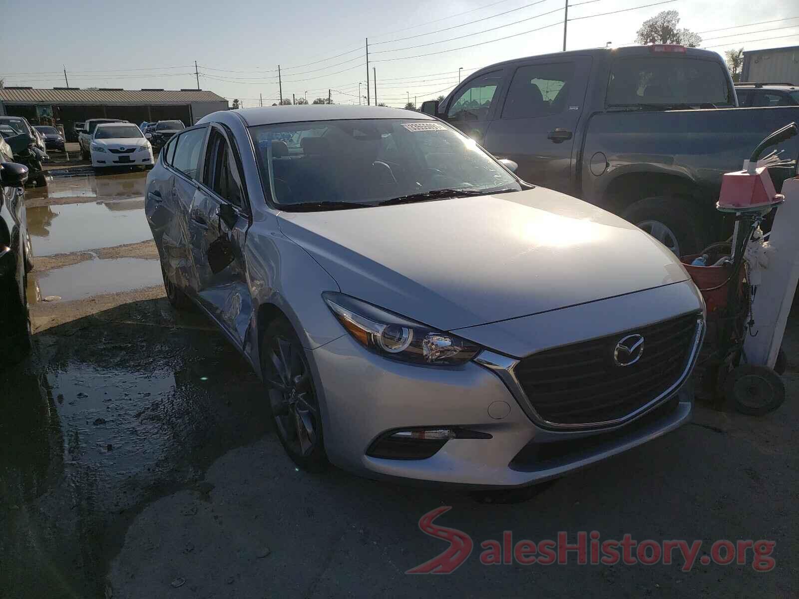 3MZBN1V3XJM181722 2018 MAZDA 3