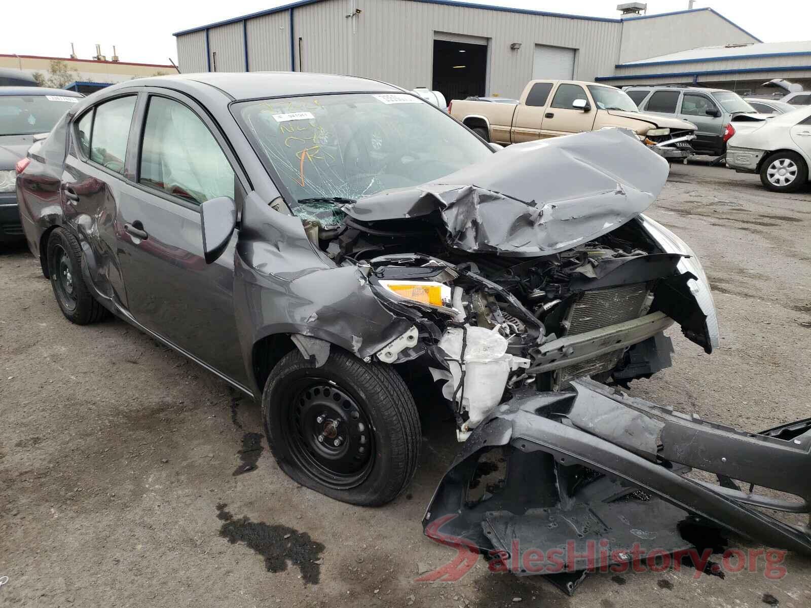 3N1CN7AP0JL828219 2018 NISSAN VERSA