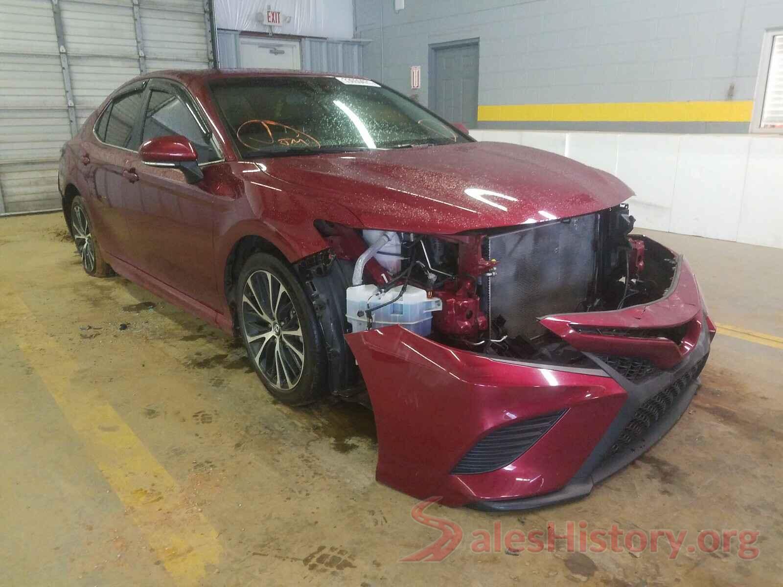 4T1B11HK5JU634699 2018 TOYOTA CAMRY