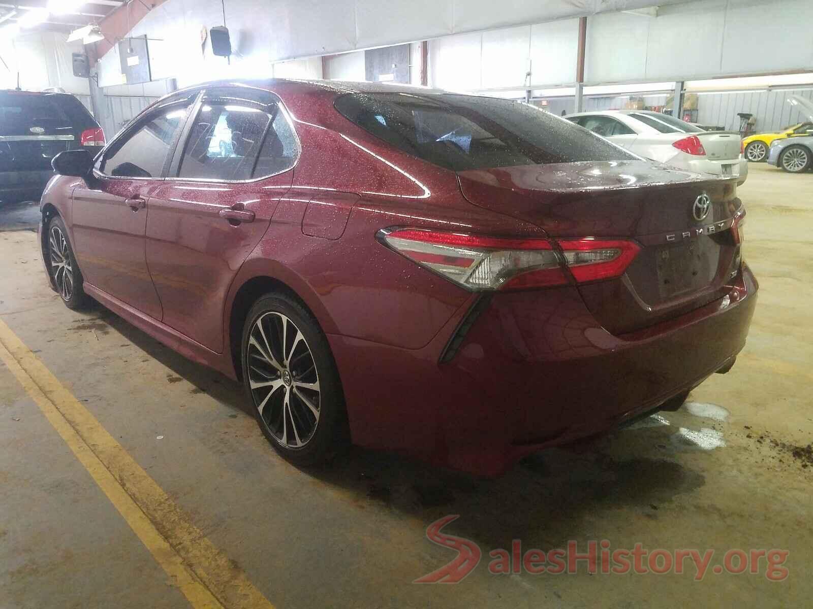 4T1B11HK5JU634699 2018 TOYOTA CAMRY