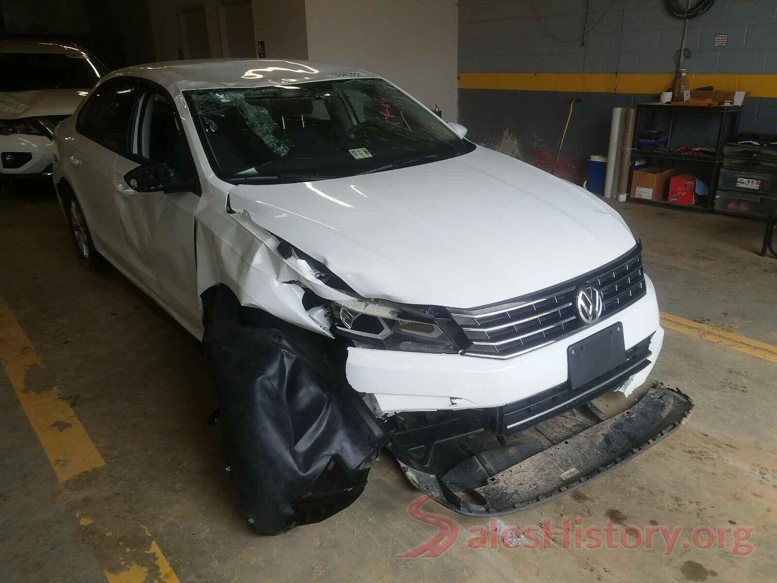 1VWAA7A33JC000297 2018 VOLKSWAGEN PASSAT