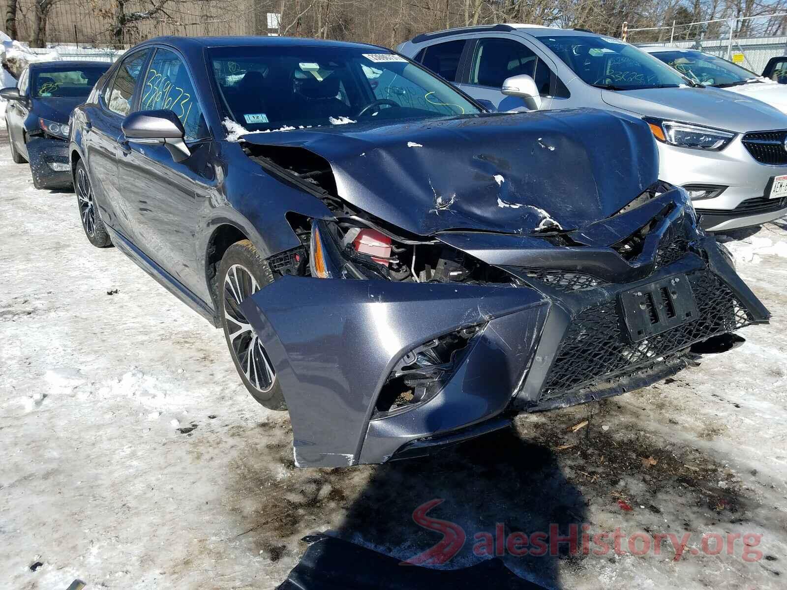 4T1B11HK9JU515943 2018 TOYOTA CAMRY