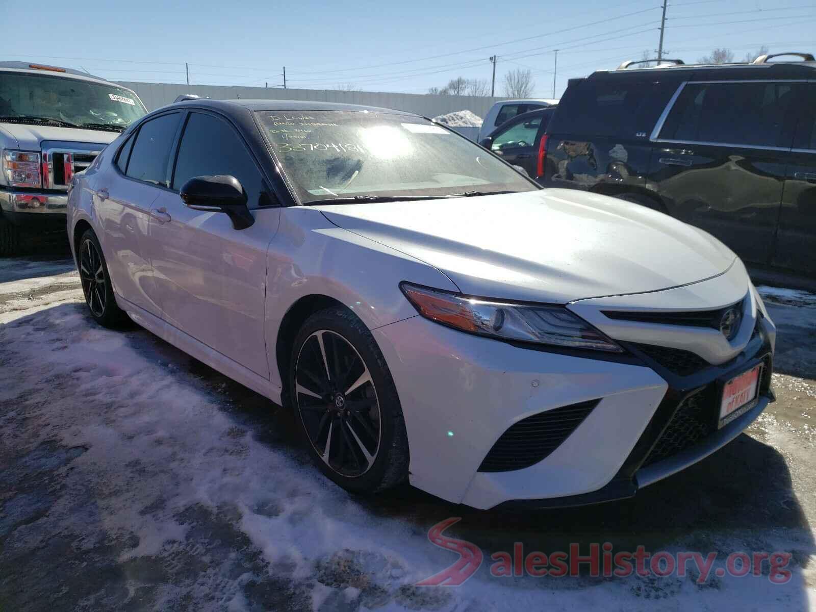 4T1B61HK0JU095829 2018 TOYOTA CAMRY