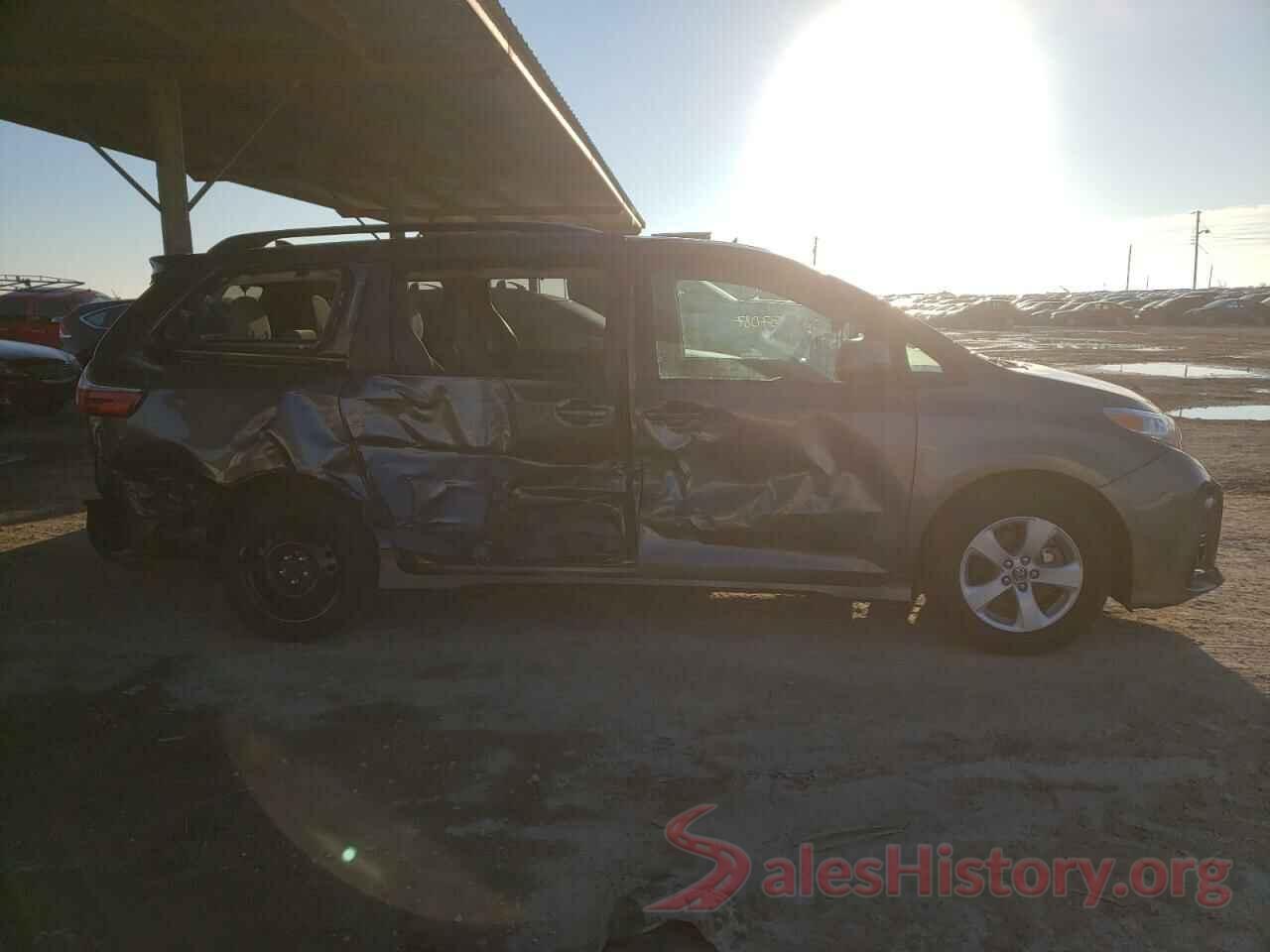 5TDKZ3DC2KS988855 2019 TOYOTA SIENNA