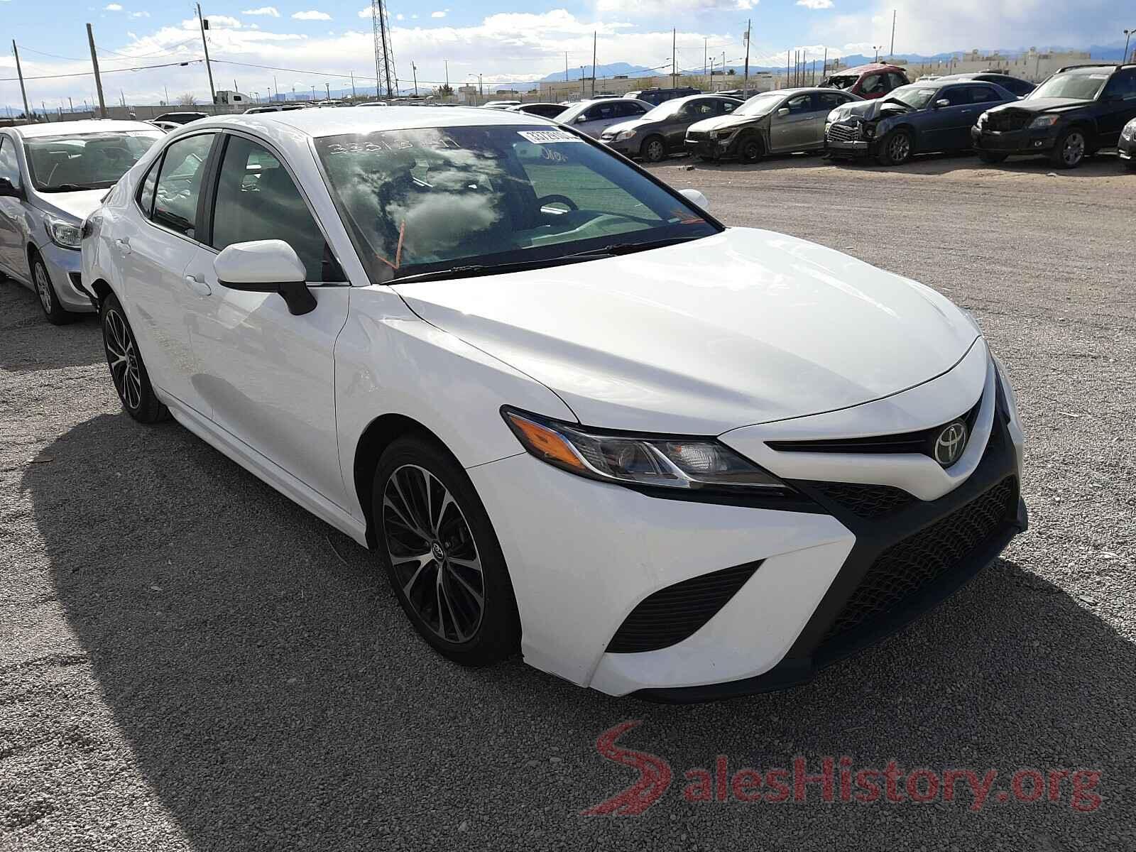 4T1B11HK4JU578299 2018 TOYOTA CAMRY