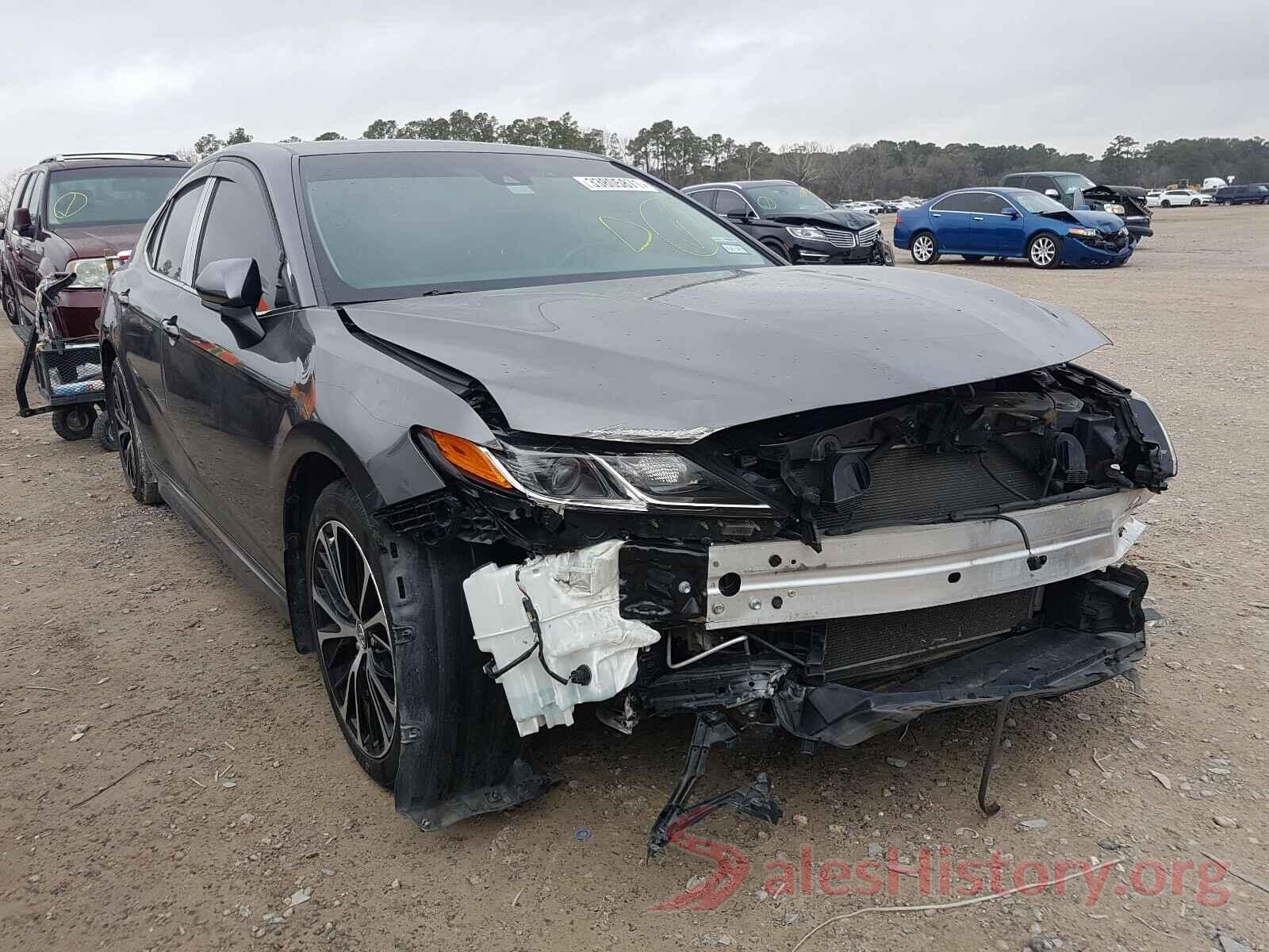 4T1B11HK3JU039933 2018 TOYOTA CAMRY